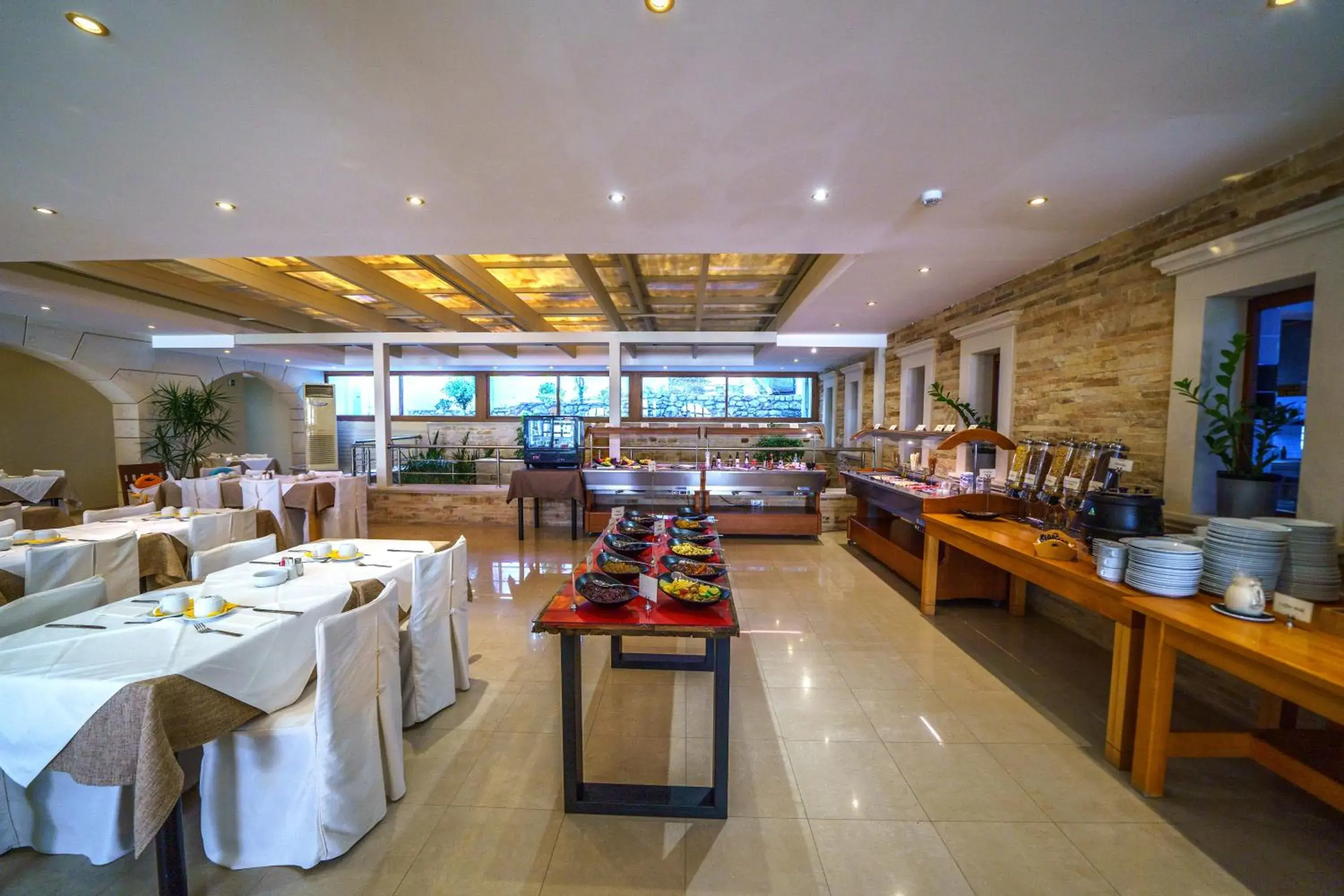 Breakfast in Macaris Suites & Spa Breakfast in Macaris Suites & Spa