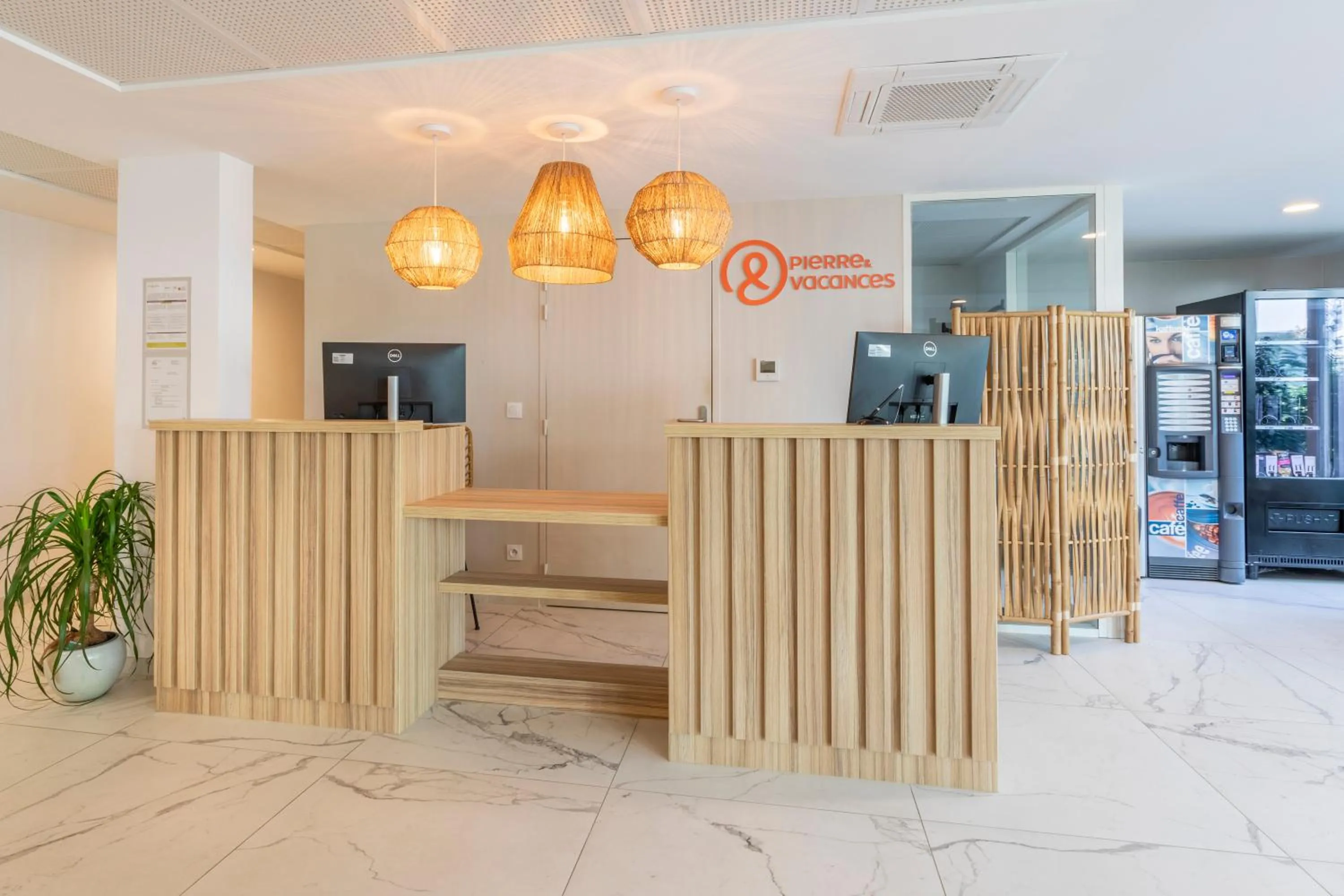 Facade/entrance in Résidence Pierre et Vacances Cap Cassis Calanques