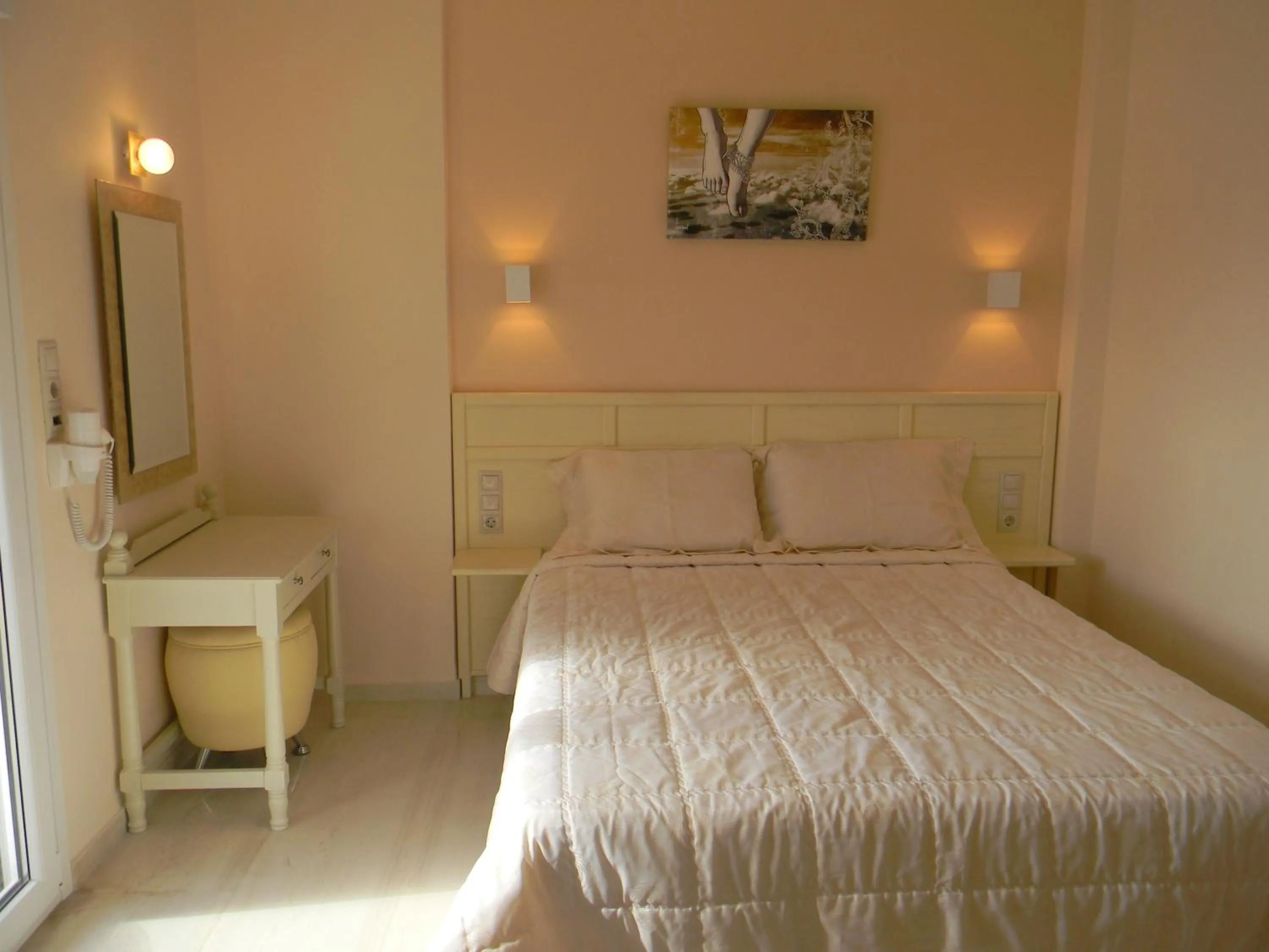 Bedroom, Bed in Margo Studios