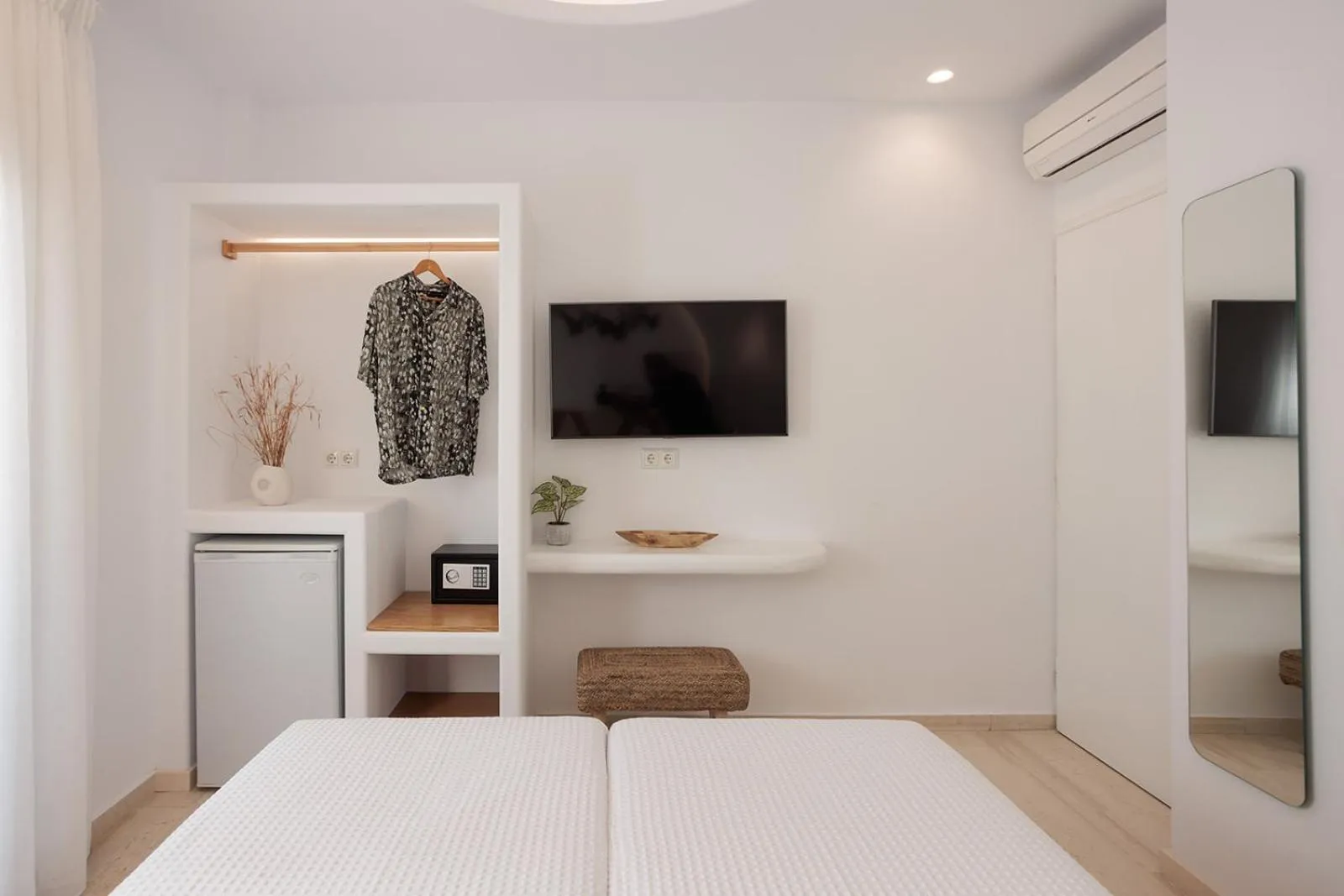 Bed in Margo Studios