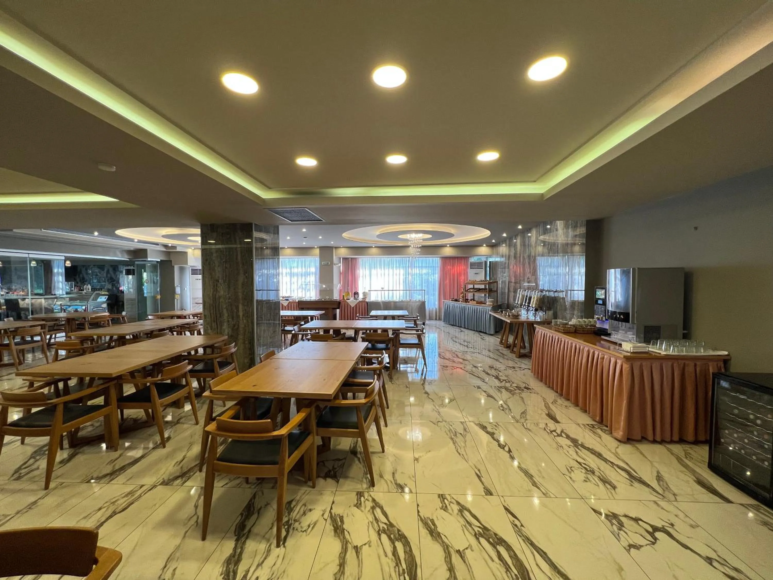 Restaurant/places to eat in Vanisko Hotel