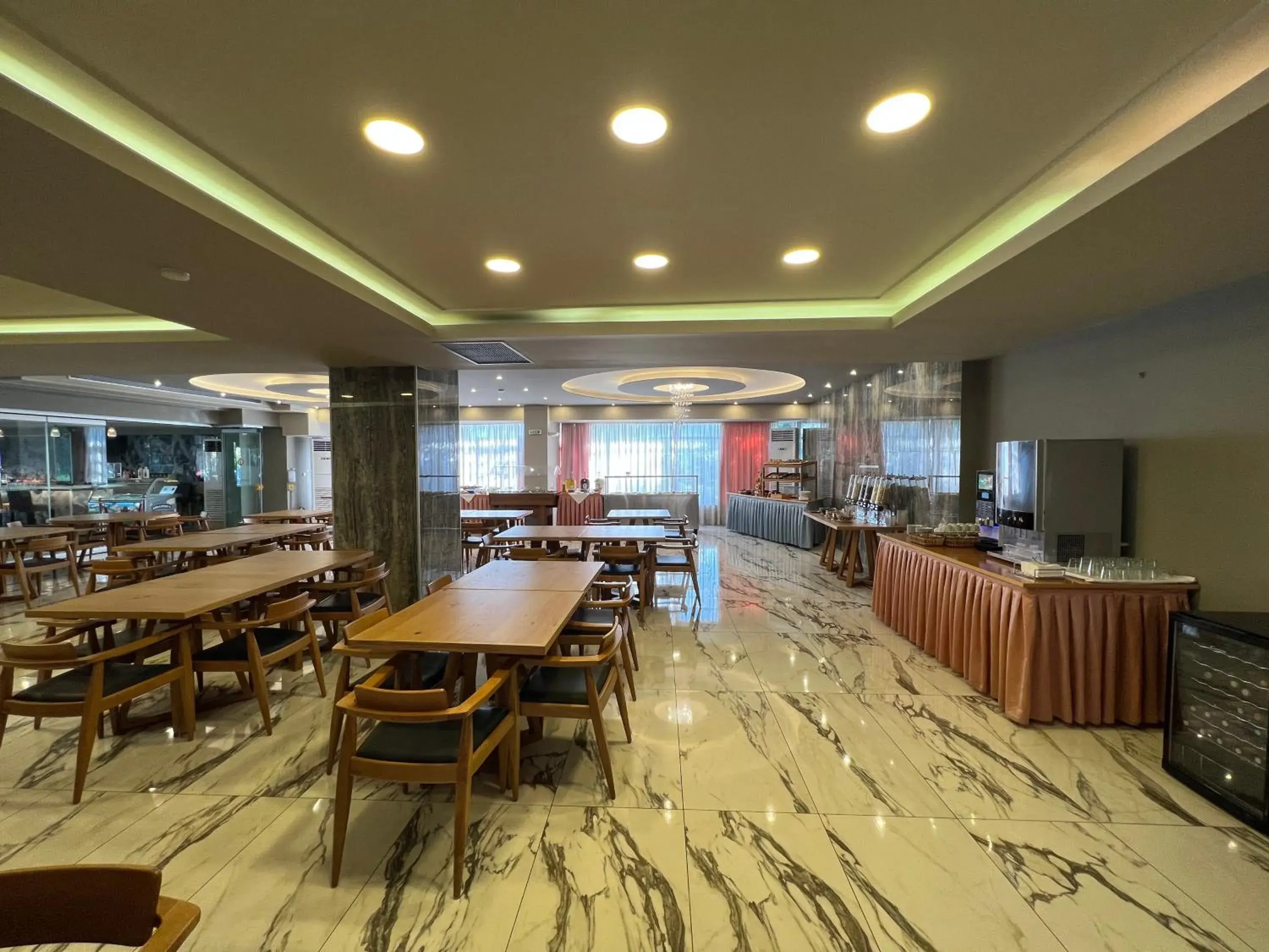 Restaurant/places to eat in Vanisko Hotel Restaurant/places to eat in Vanisko Hotel