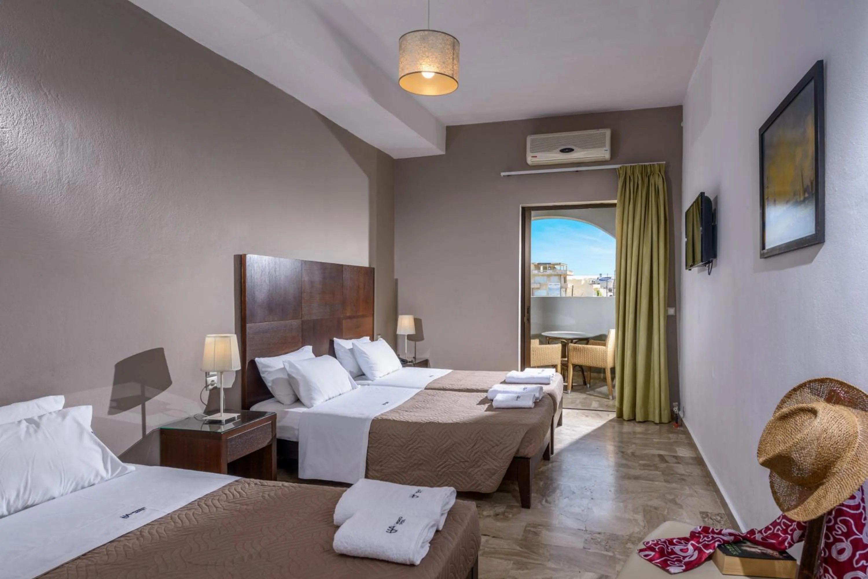 Photo of the whole room, Bed in Vanisko Hotel