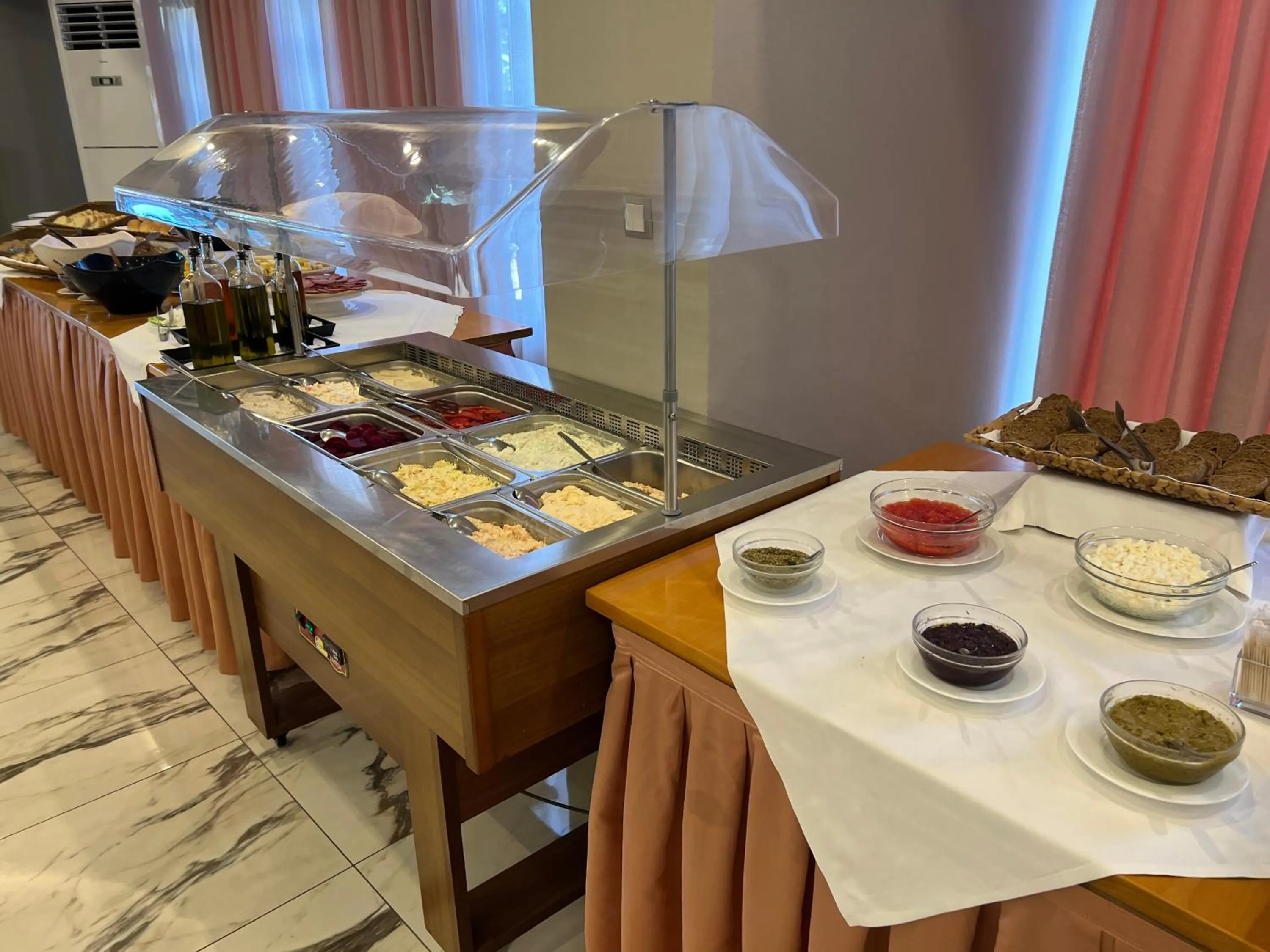 Restaurant/places to eat in Vanisko Hotel