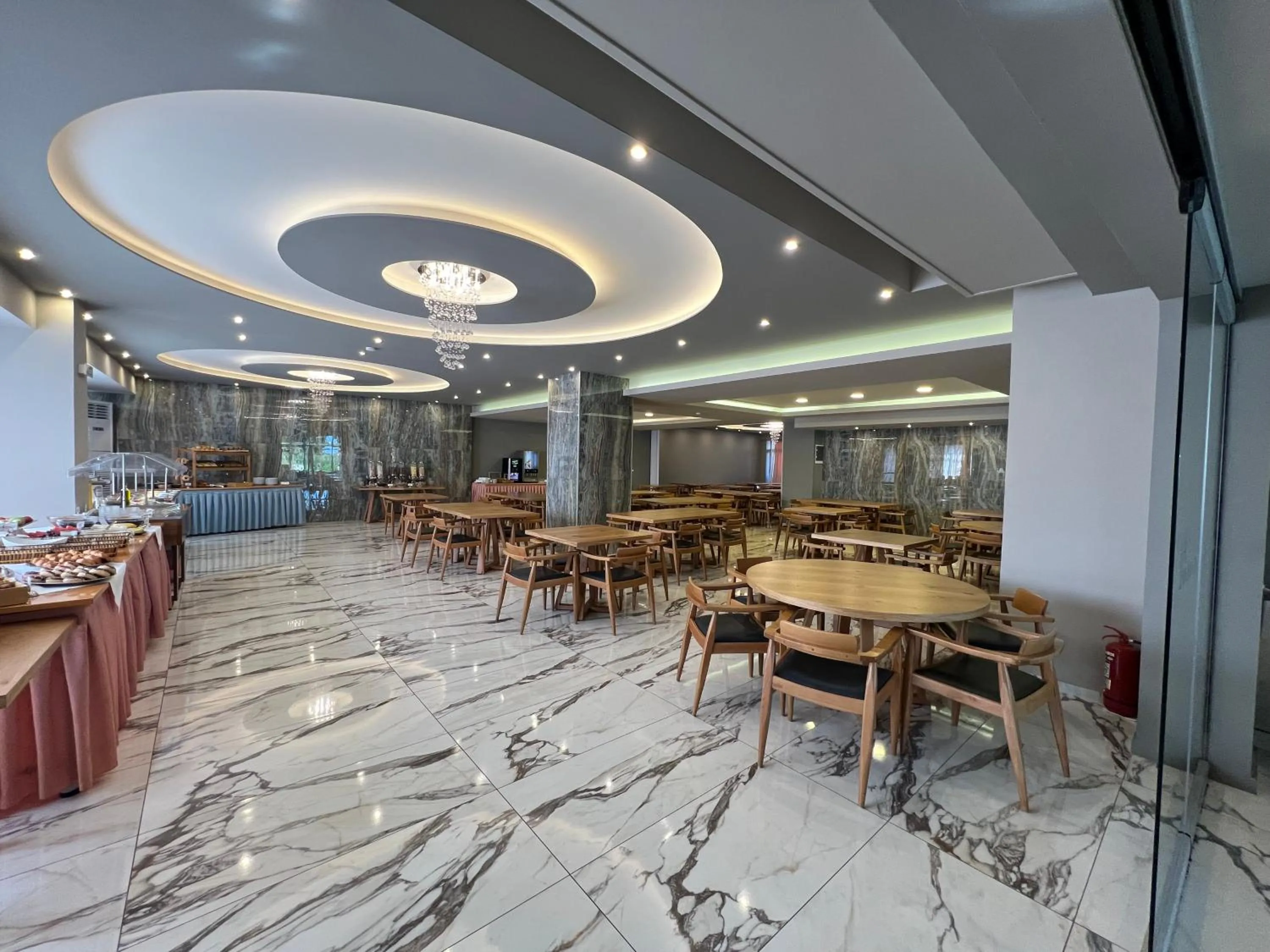 Restaurant/places to eat in Vanisko Hotel
