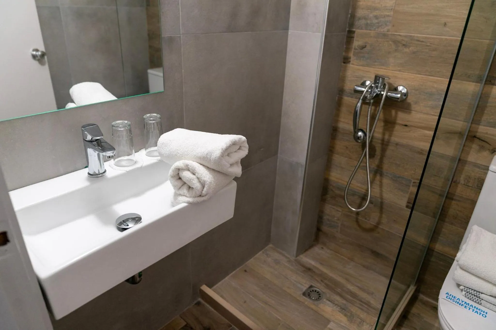 Bathroom in Roxani Hotel