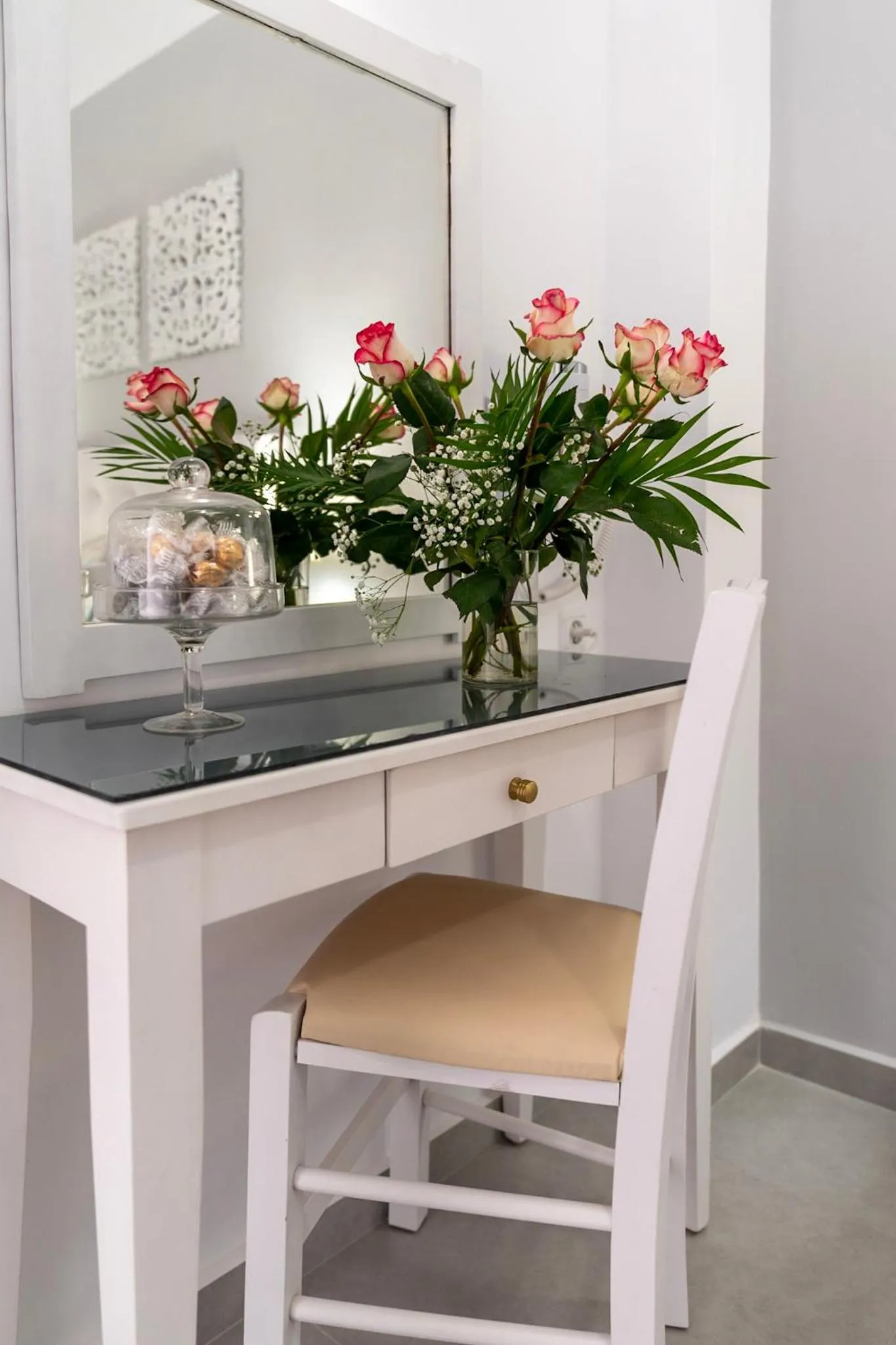 Seating area in Roxani Hotel