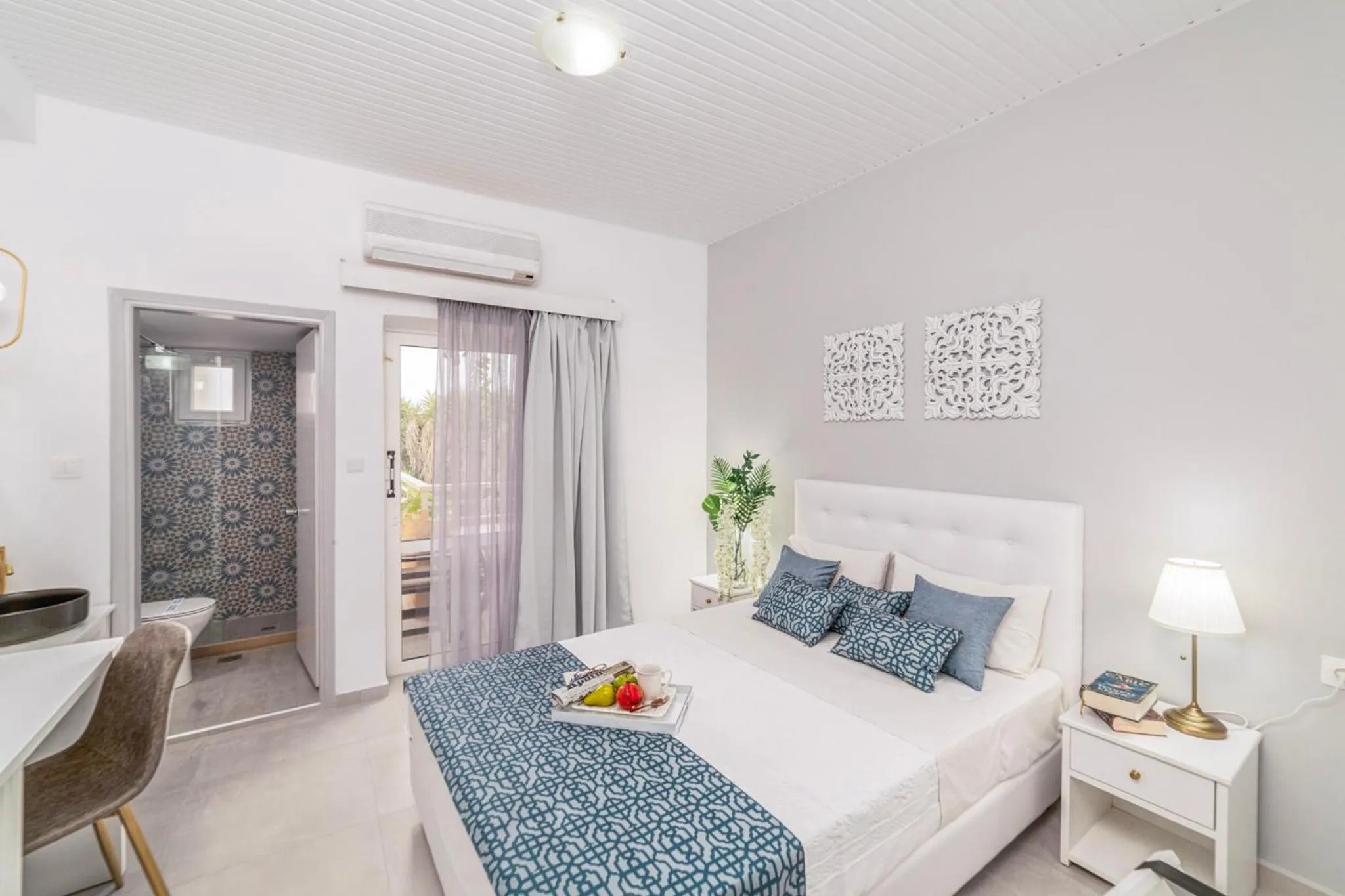 Photo of the whole room, Bed in Roxani Hotel