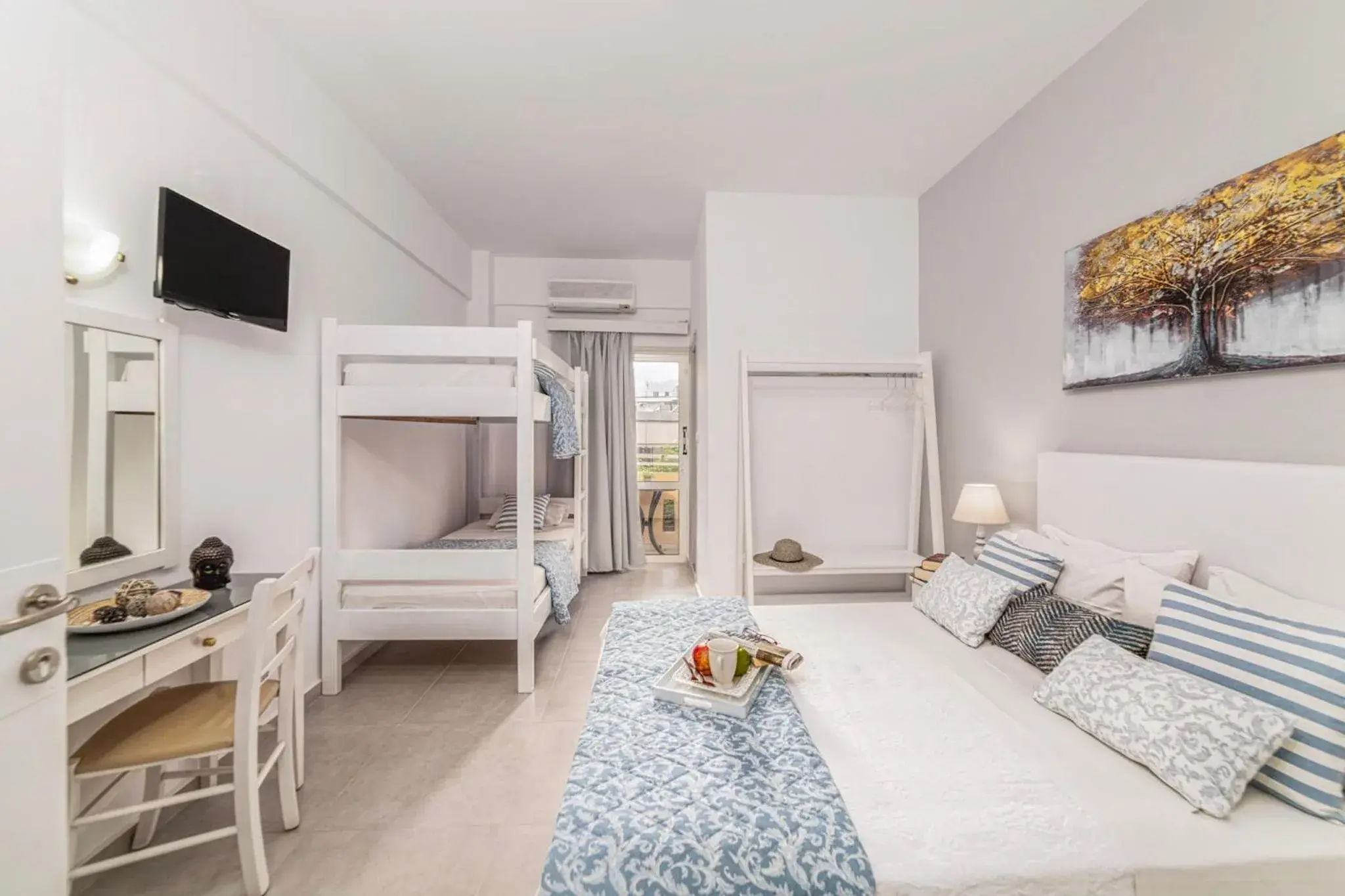 Photo of the whole room, Bed in Roxani Hotel Photo of the whole room, Bed in Roxani Hotel