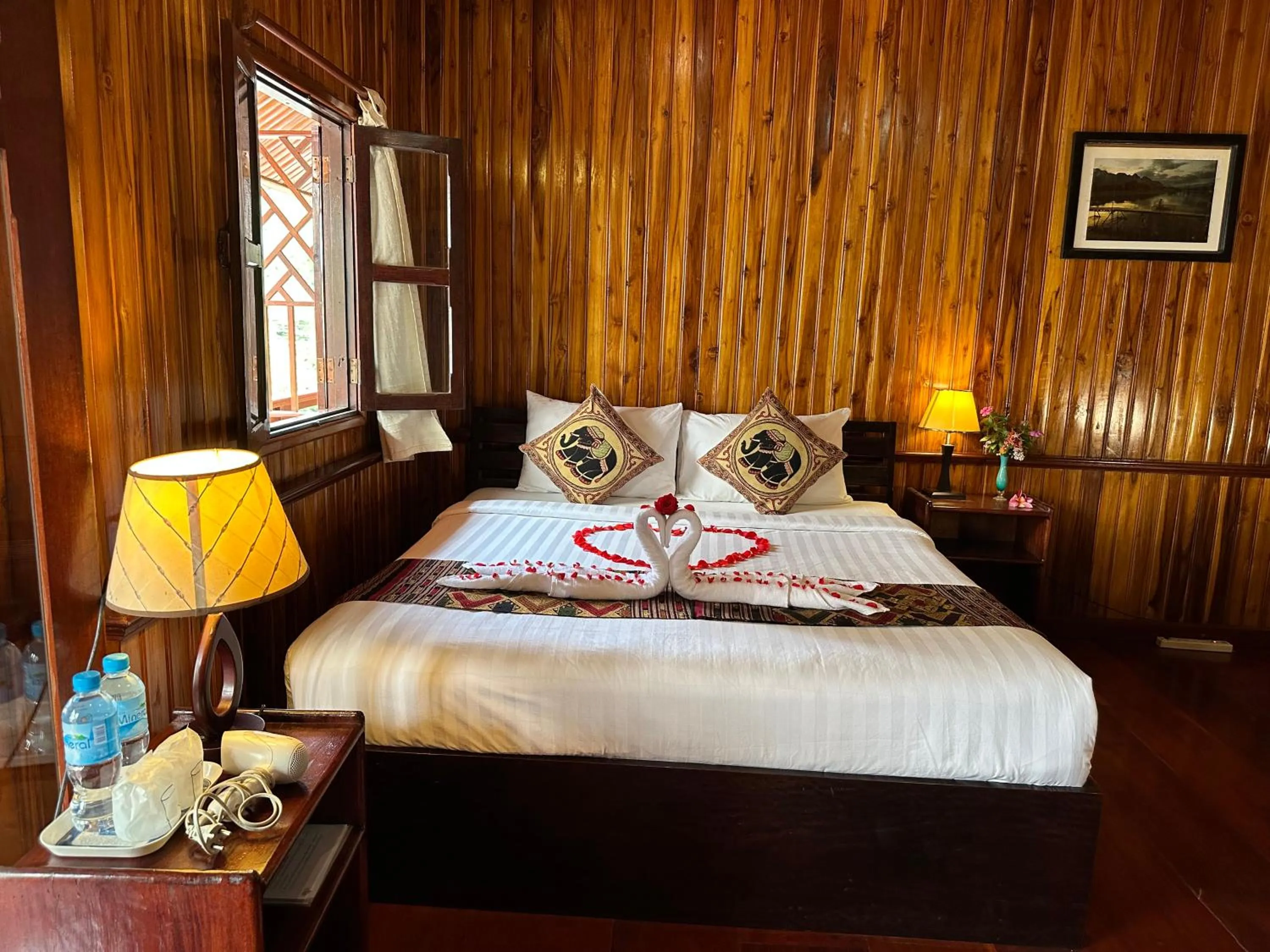 Bed in Villa Alounsavath Mekong Riverside