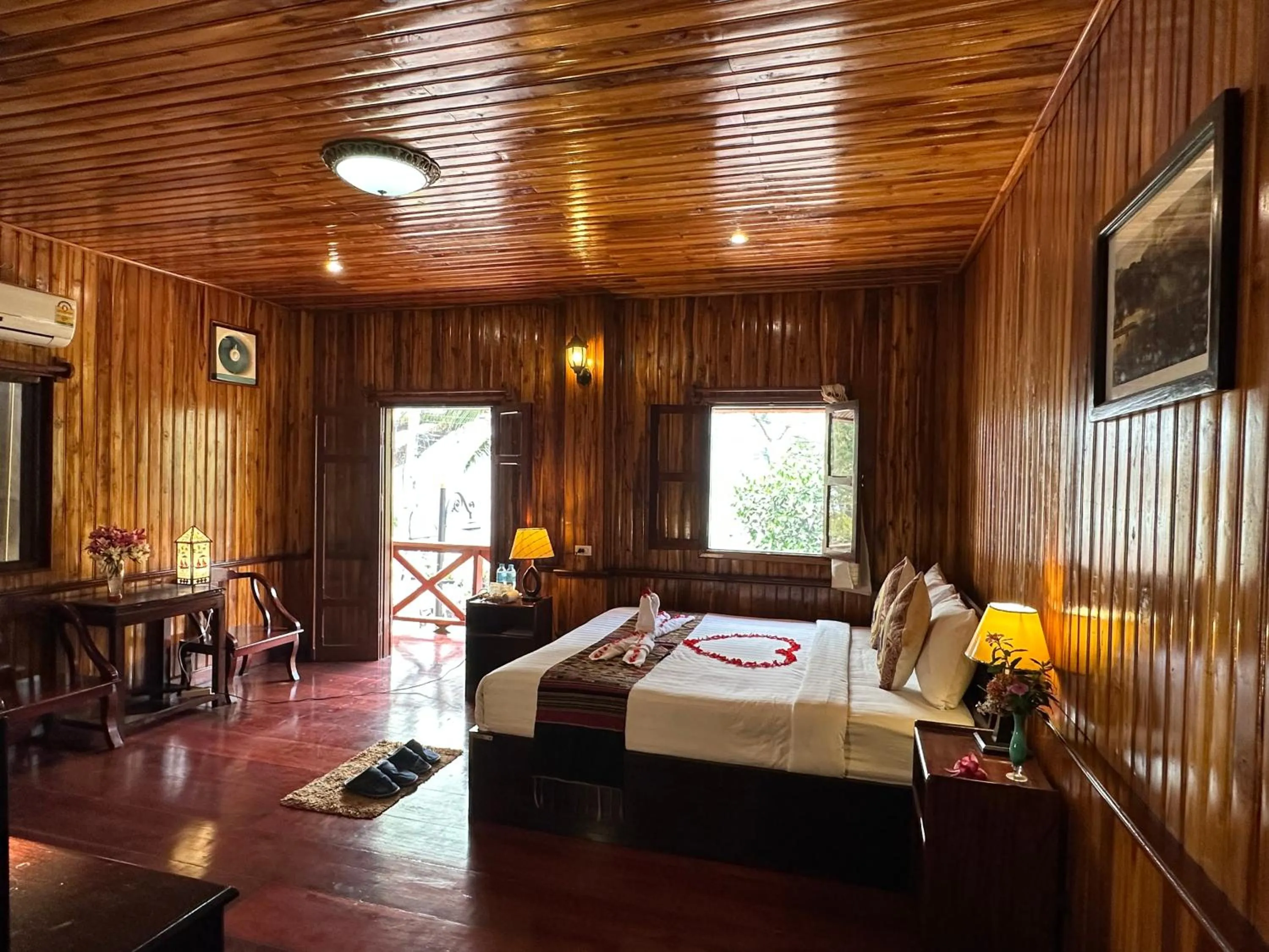 Bed in Villa Alounsavath Mekong Riverside