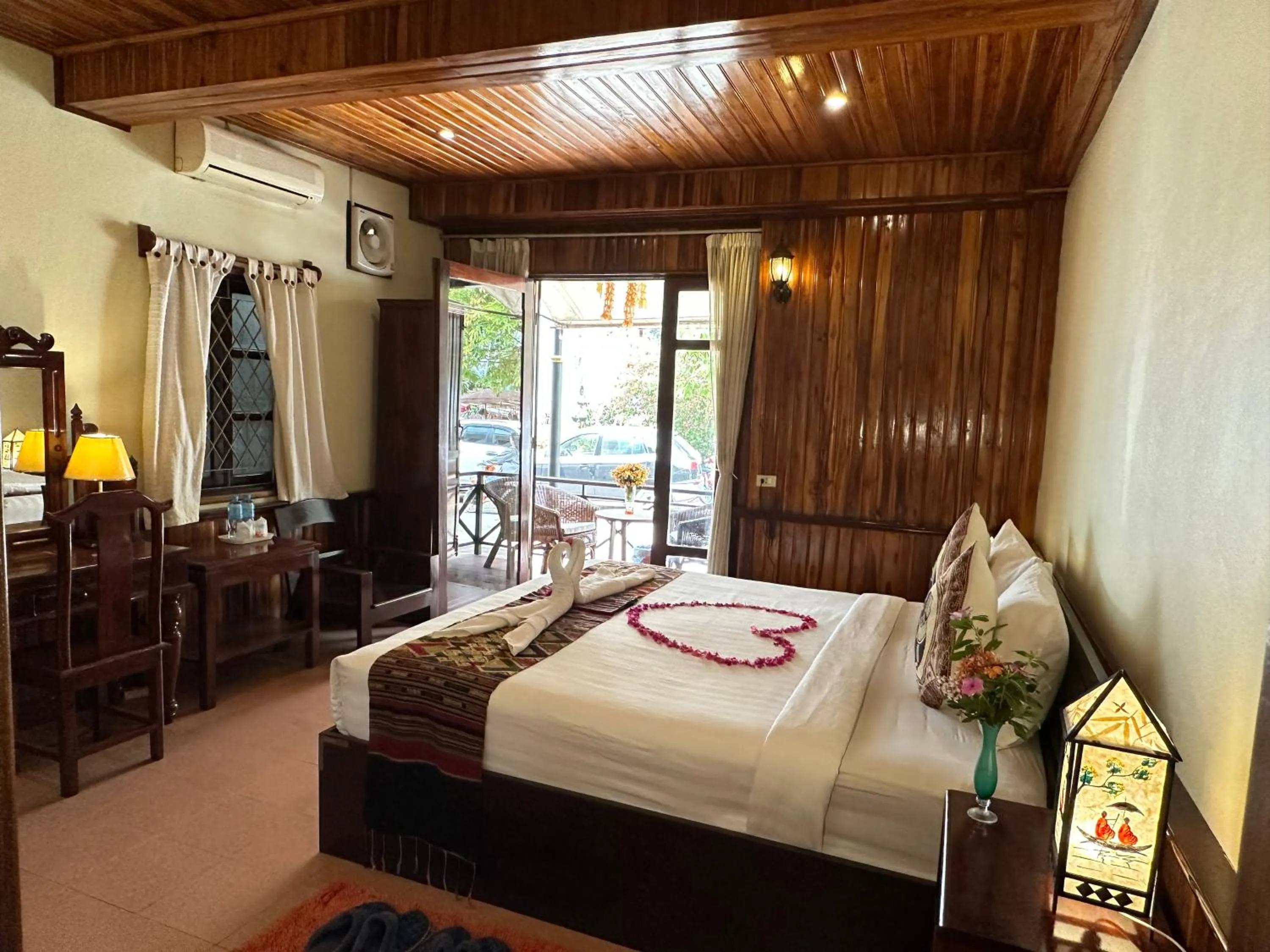 Bed in Villa Alounsavath Mekong Riverside