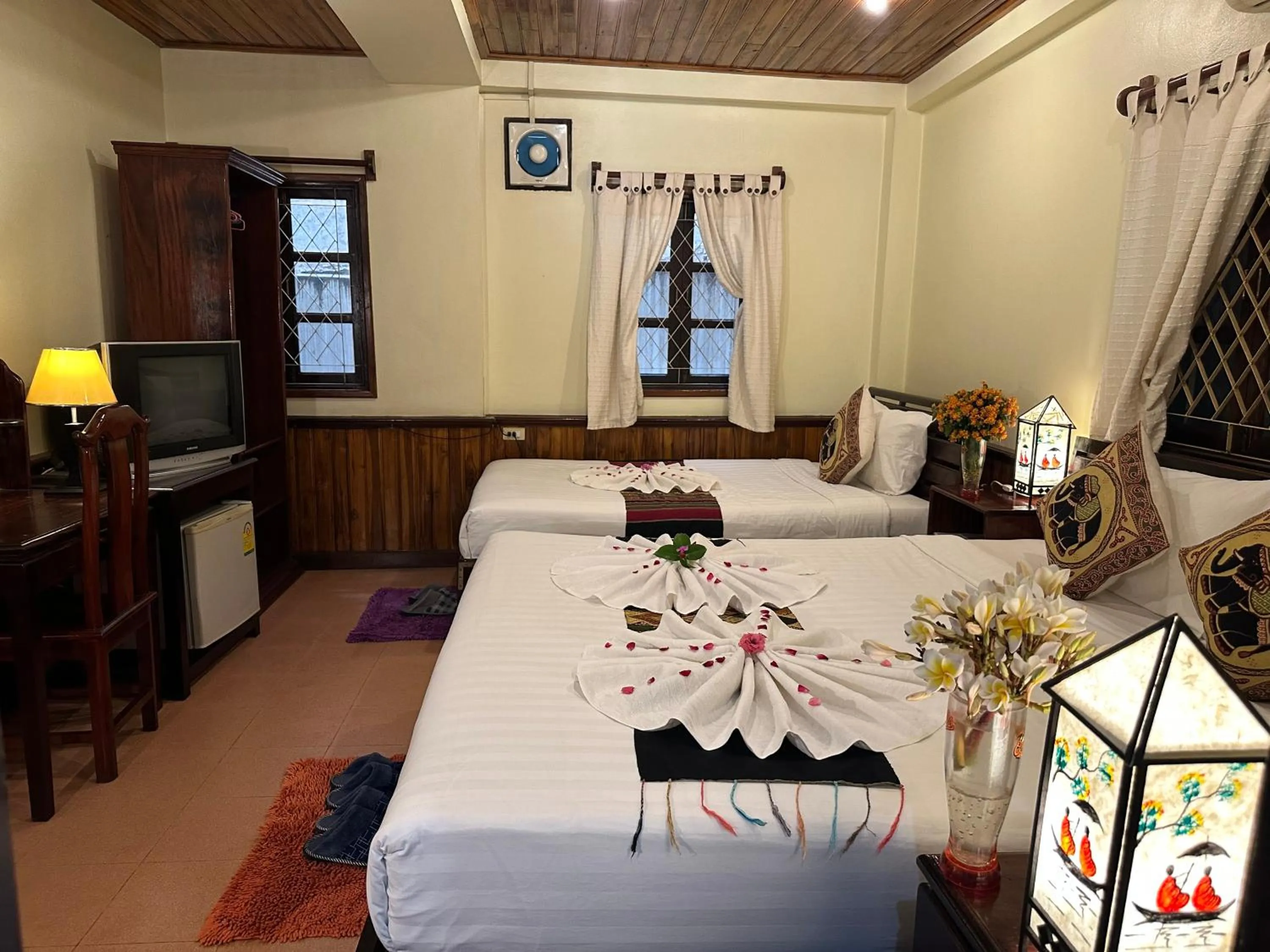 Bed in Villa Alounsavath Mekong Riverside