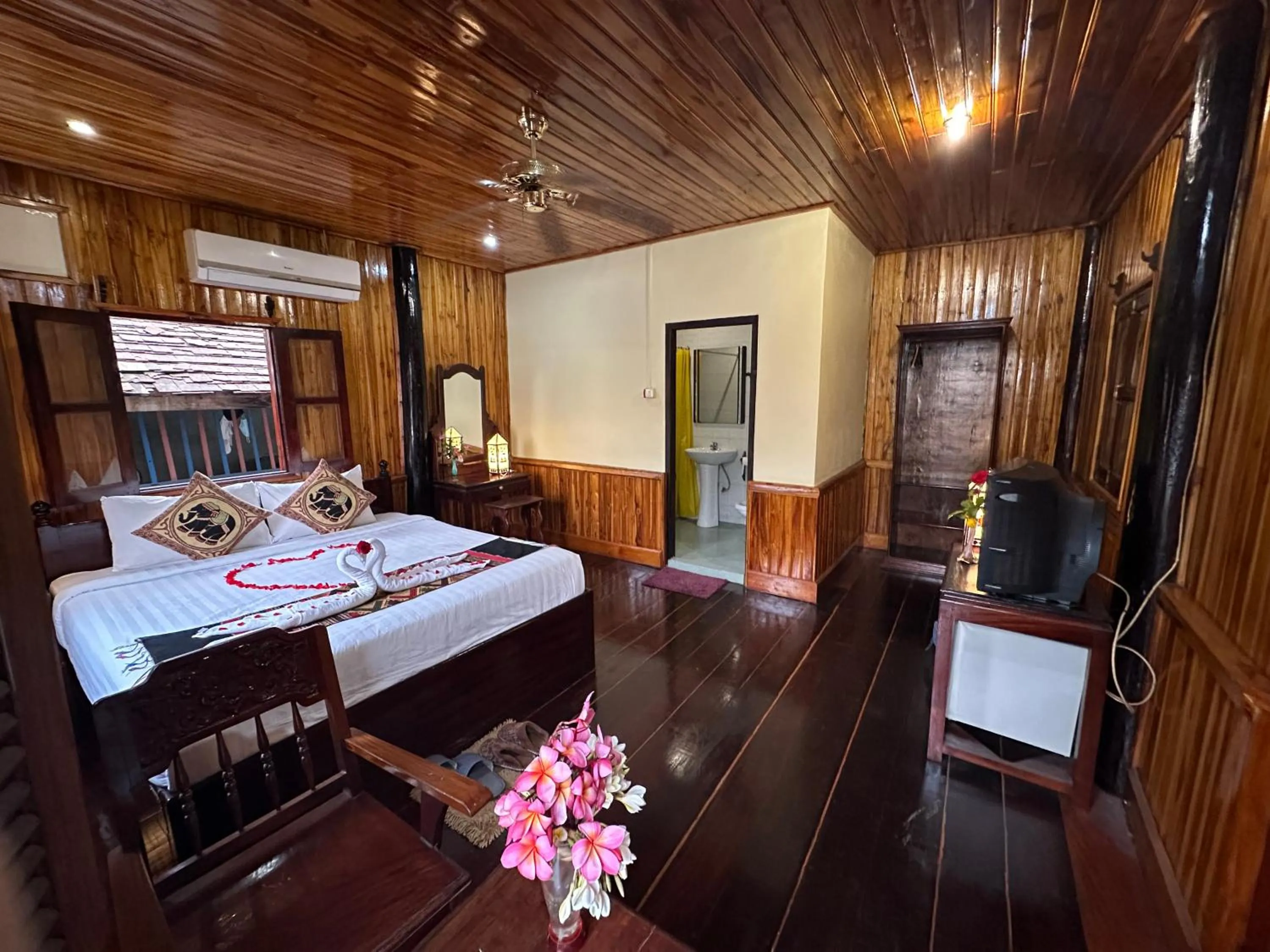 Bed in Villa Alounsavath Mekong Riverside