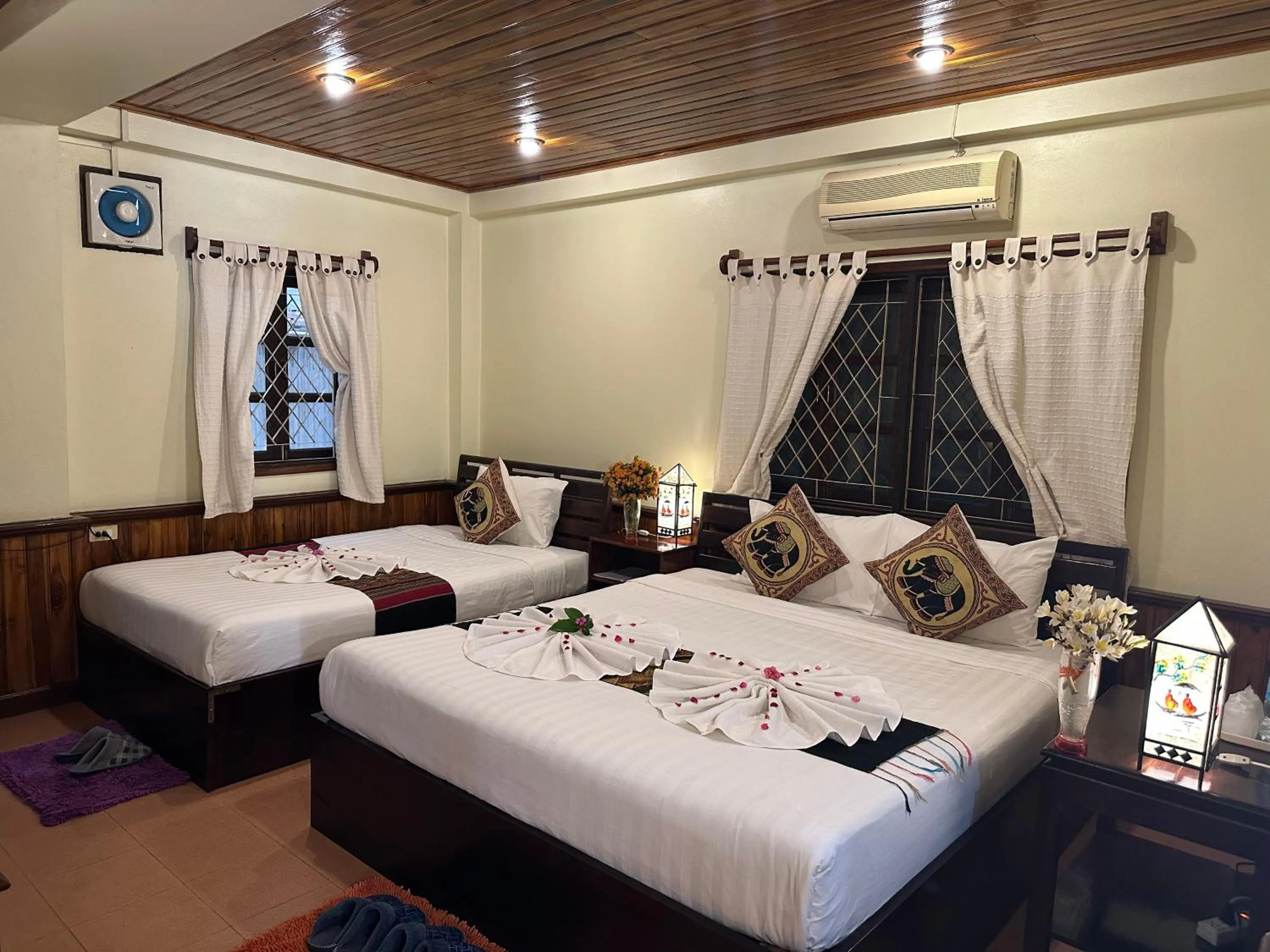 Bed in Villa Alounsavath Mekong Riverside