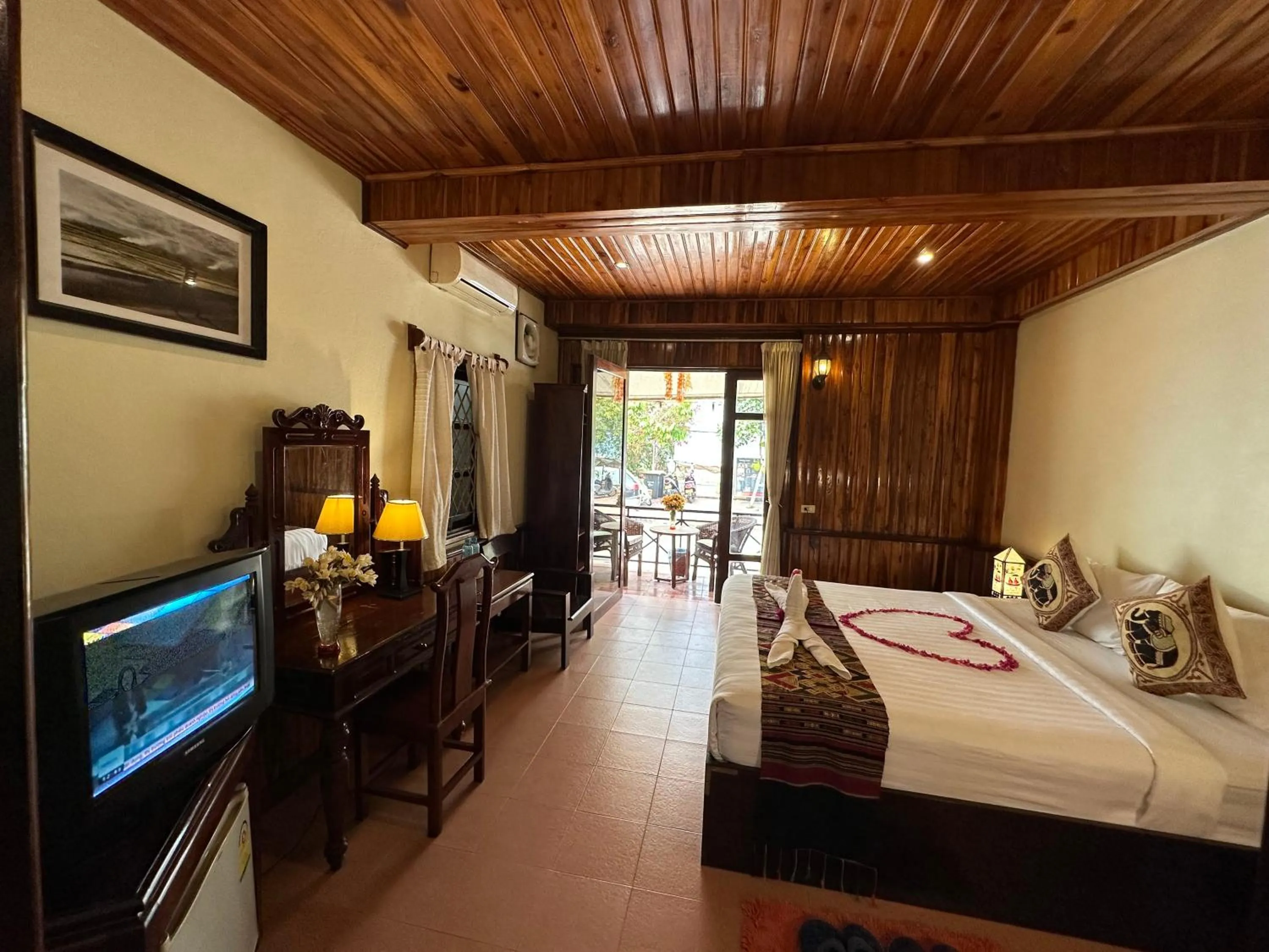 Bed in Villa Alounsavath Mekong Riverside