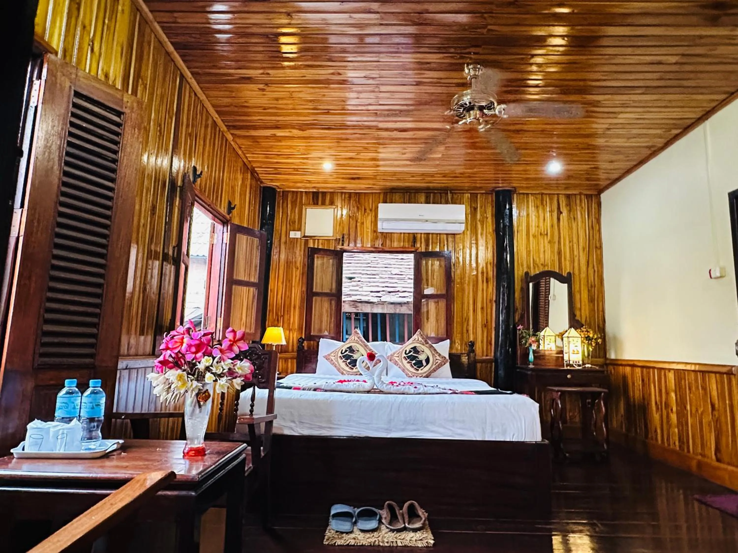 Bed in Villa Alounsavath Mekong Riverside