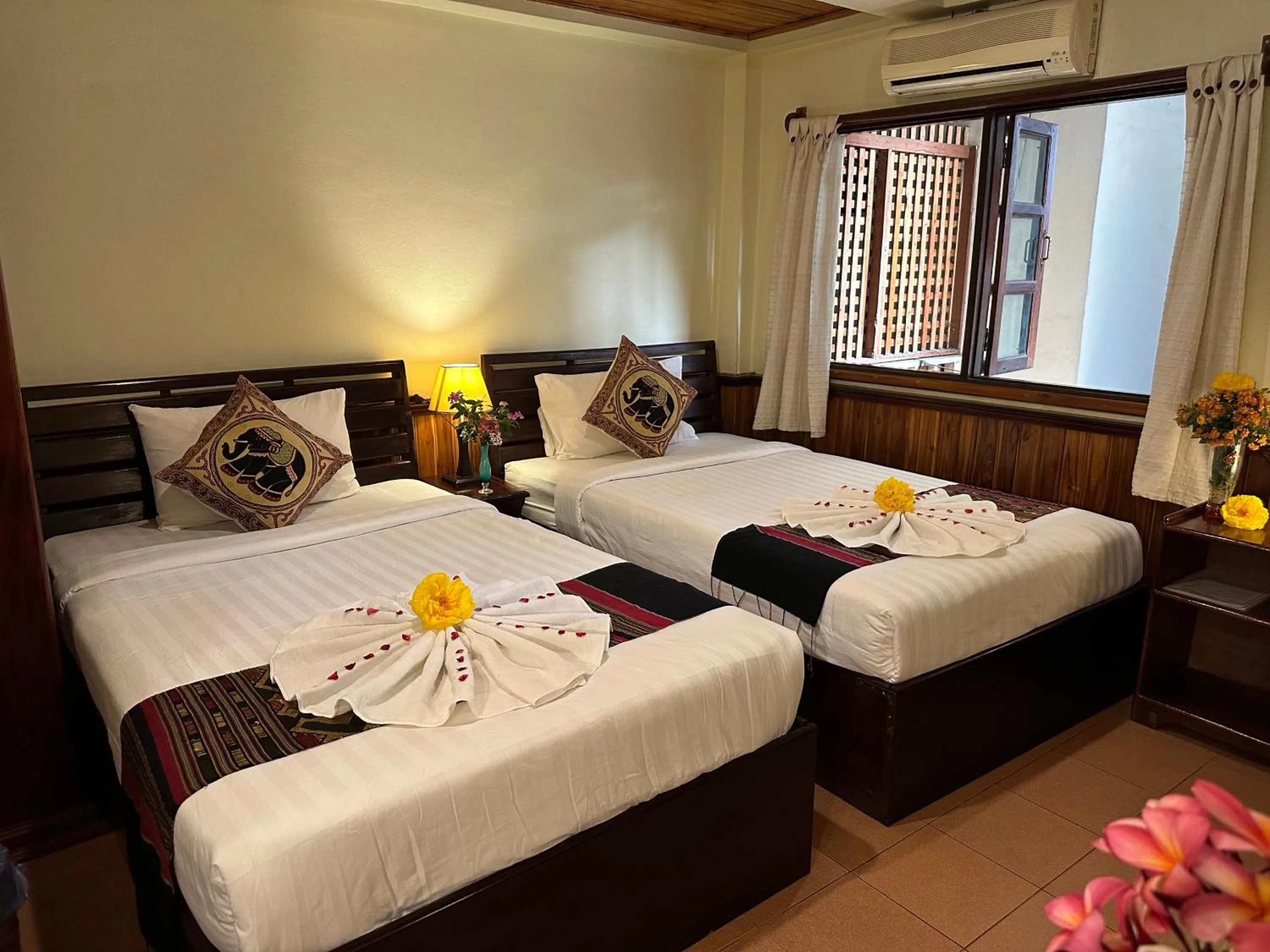 Bed in Villa Alounsavath Mekong Riverside