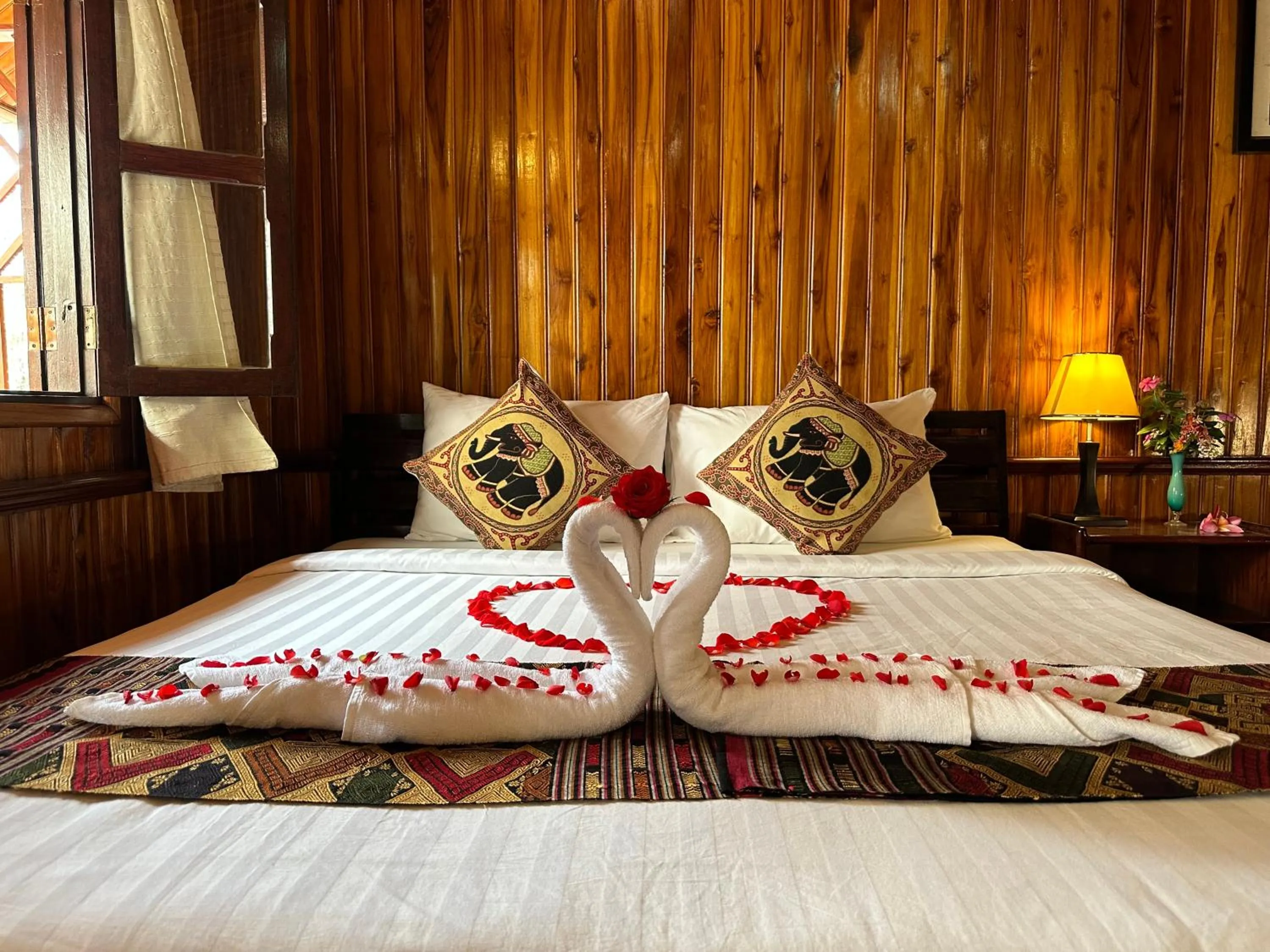 Bed in Villa Alounsavath Mekong Riverside