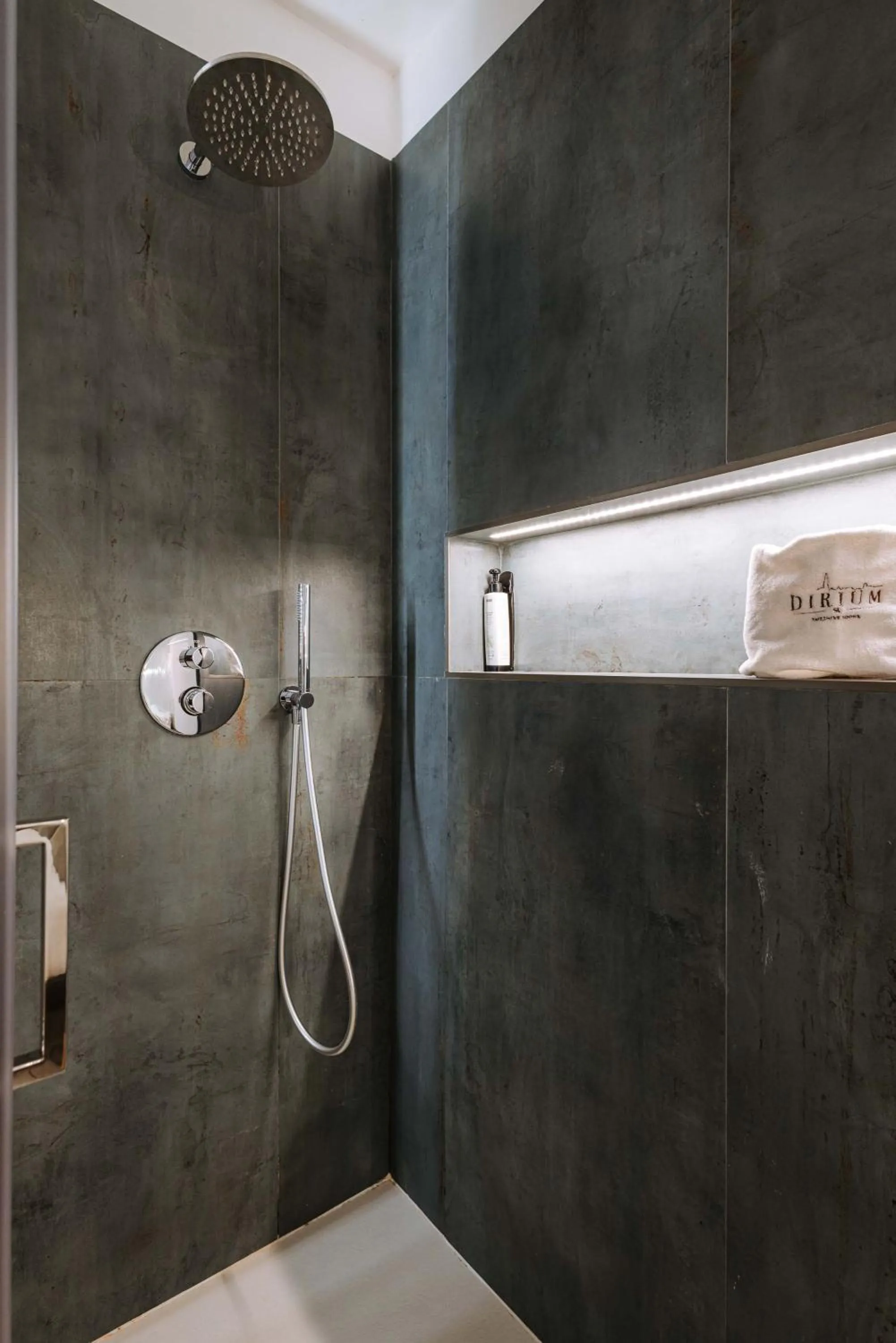 Shower in Dirium - exclusive rooms
