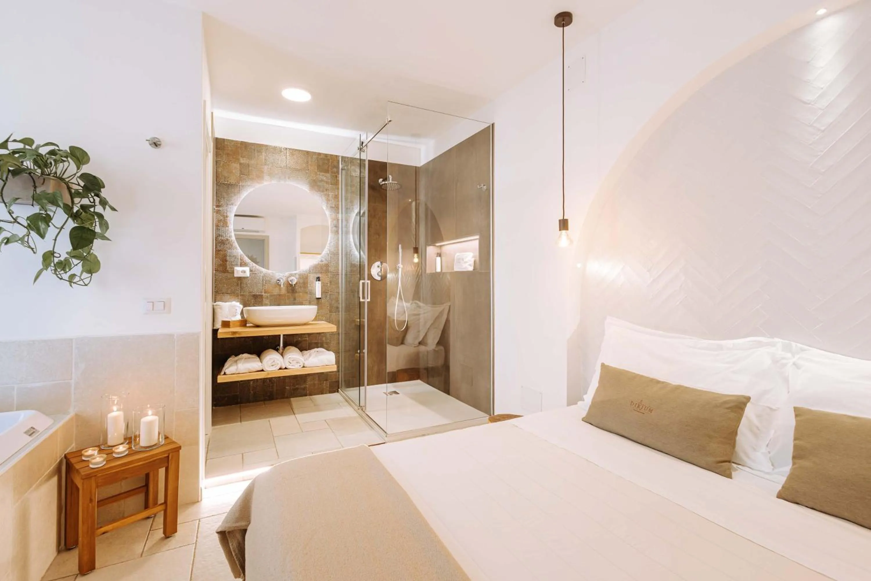 Shower, Bed in Dirium - exclusive rooms