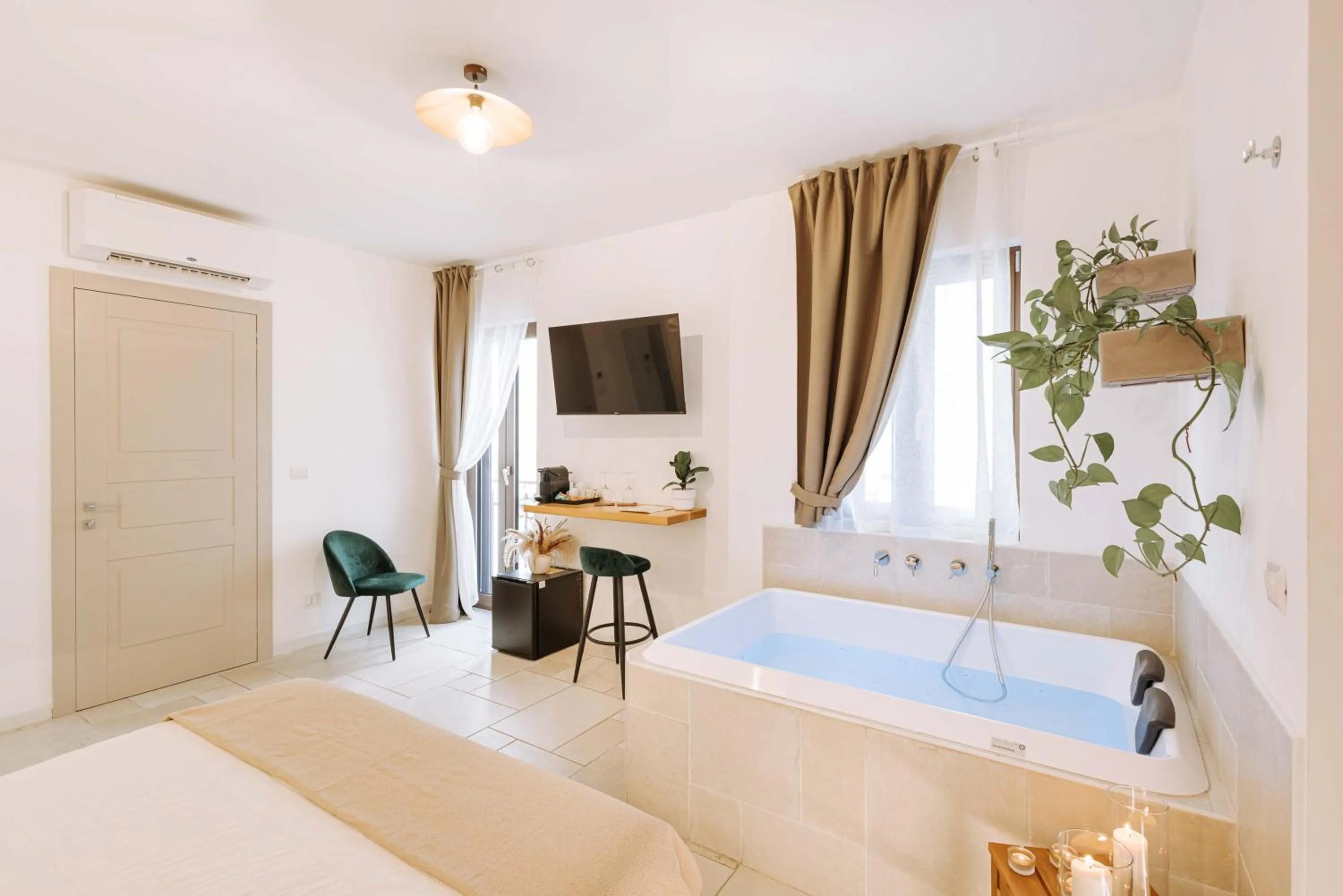 Hot Tub, Bed in Dirium - exclusive rooms