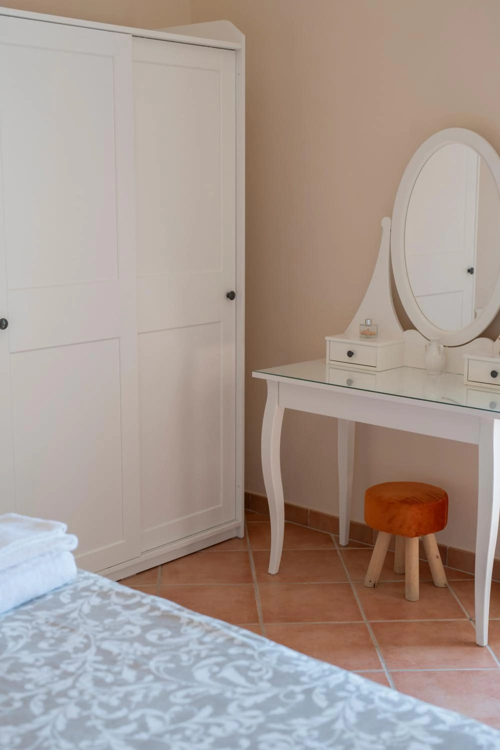 Bedroom, Bed in Artis Mare