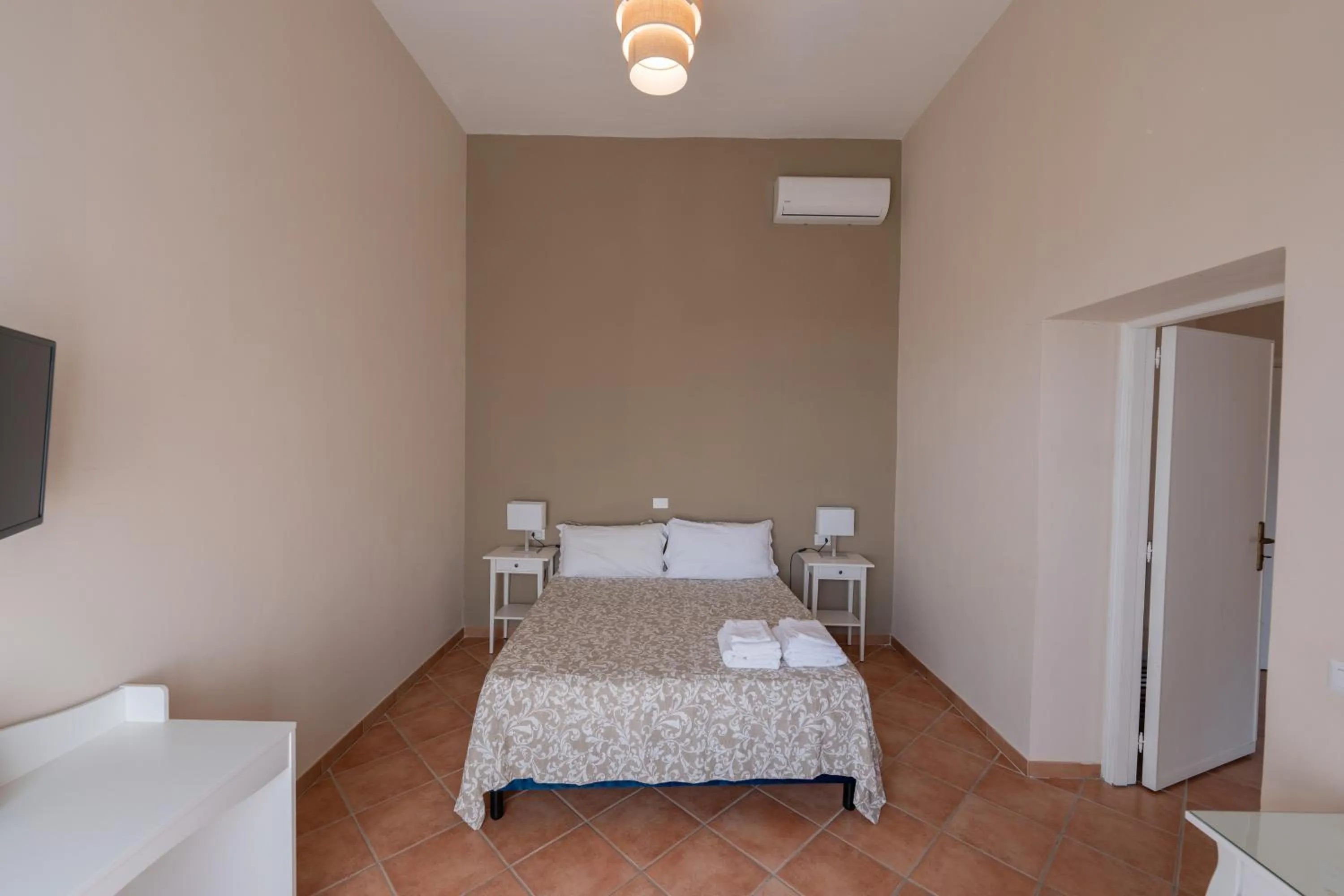 Bedroom, Bed in Artis Mare