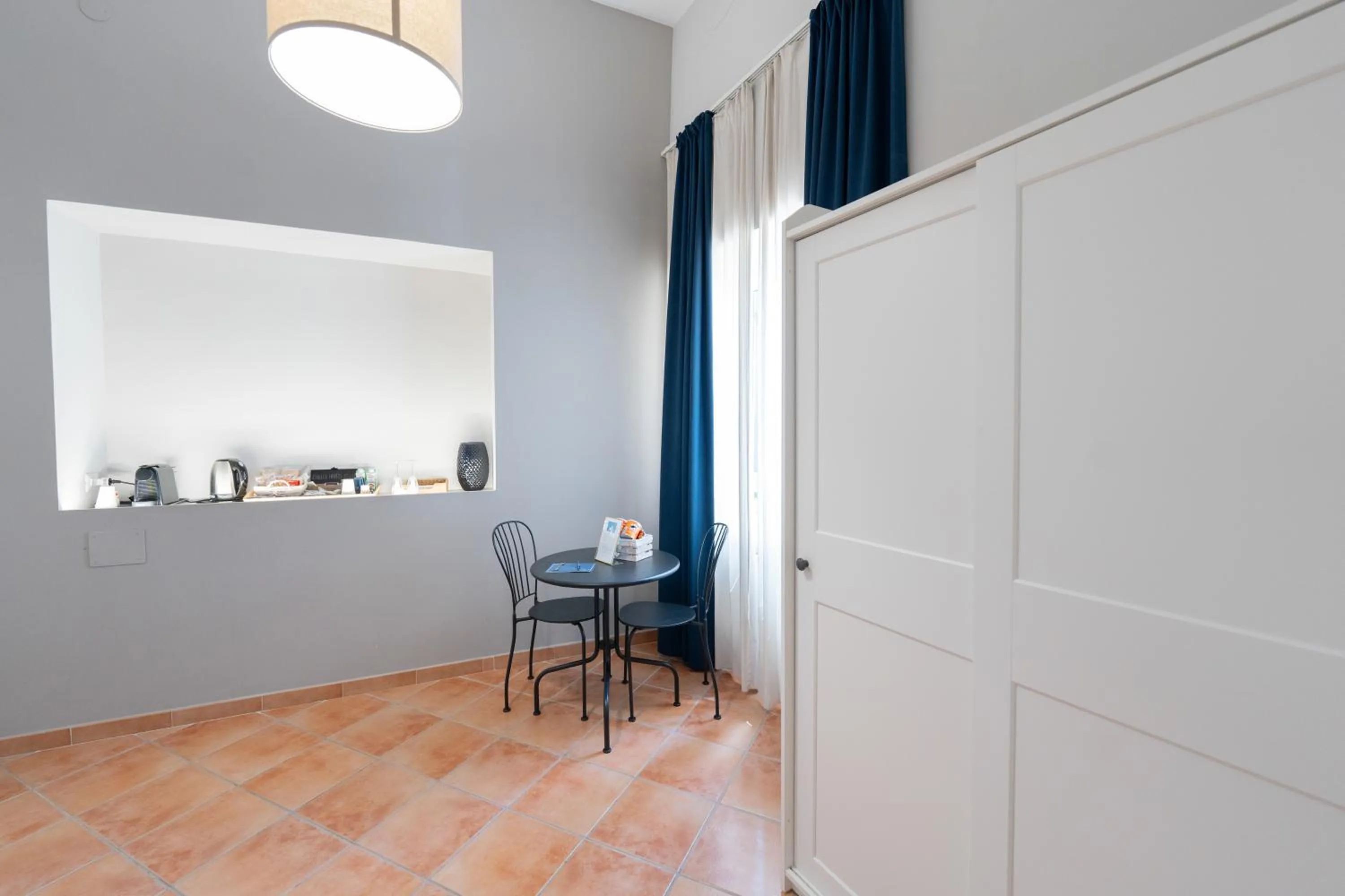 Photo of the whole room in Artis Mare