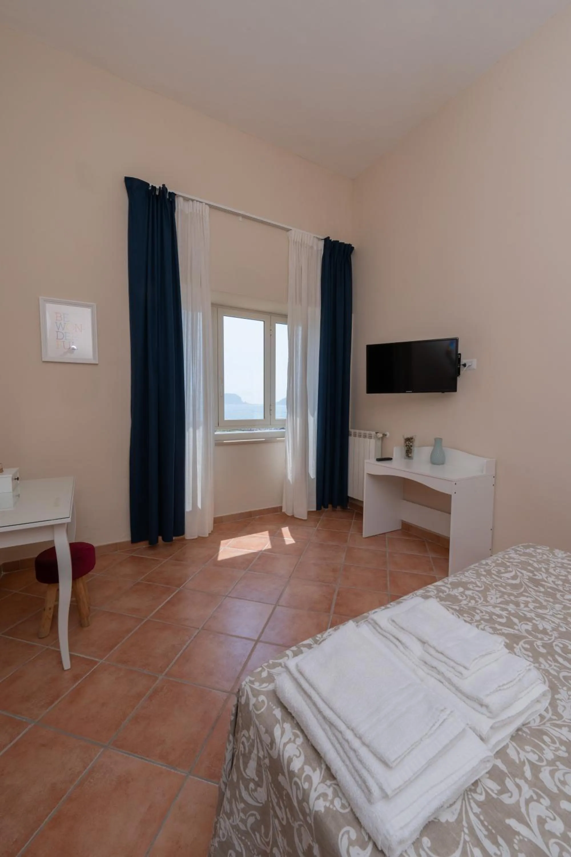 Photo of the whole room, Bed in Artis Mare