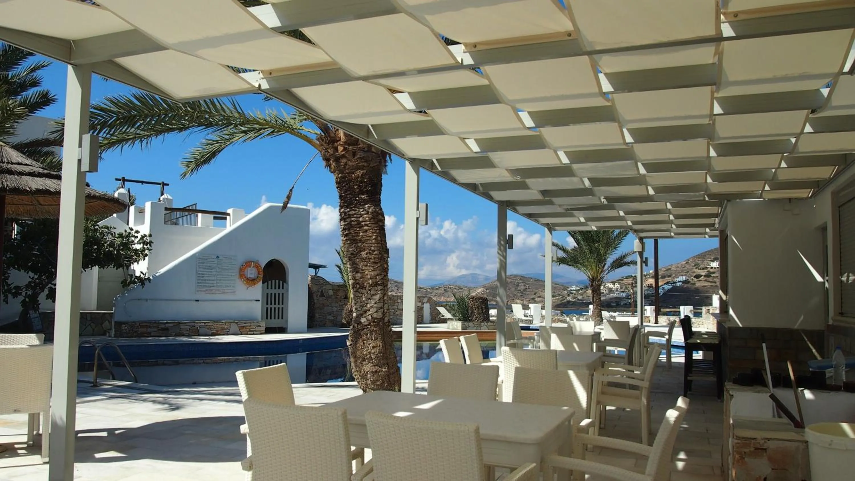 Swimming pool in Homer's Inn Hotel
