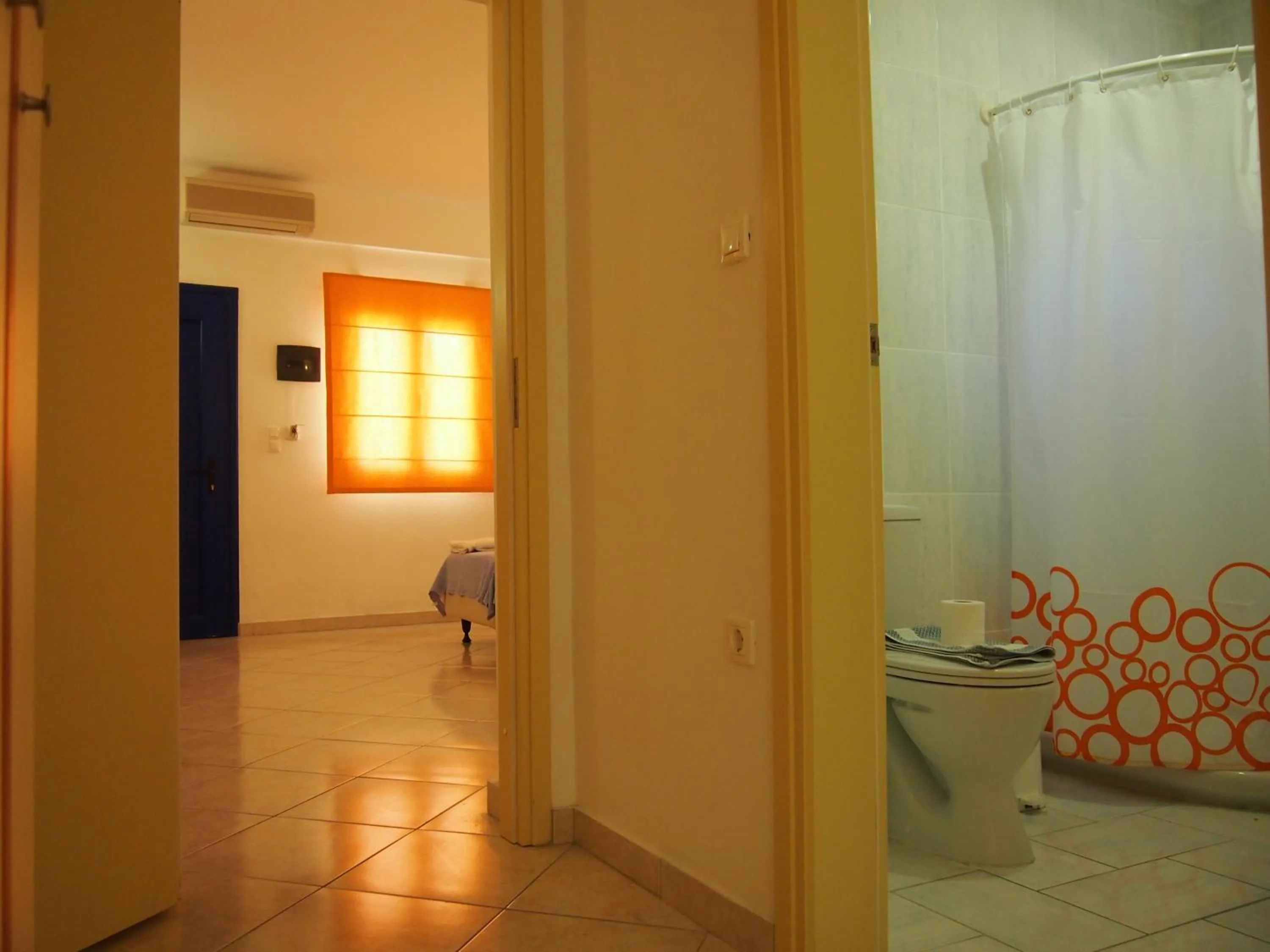 Photo of the whole room in Homer's Inn Hotel