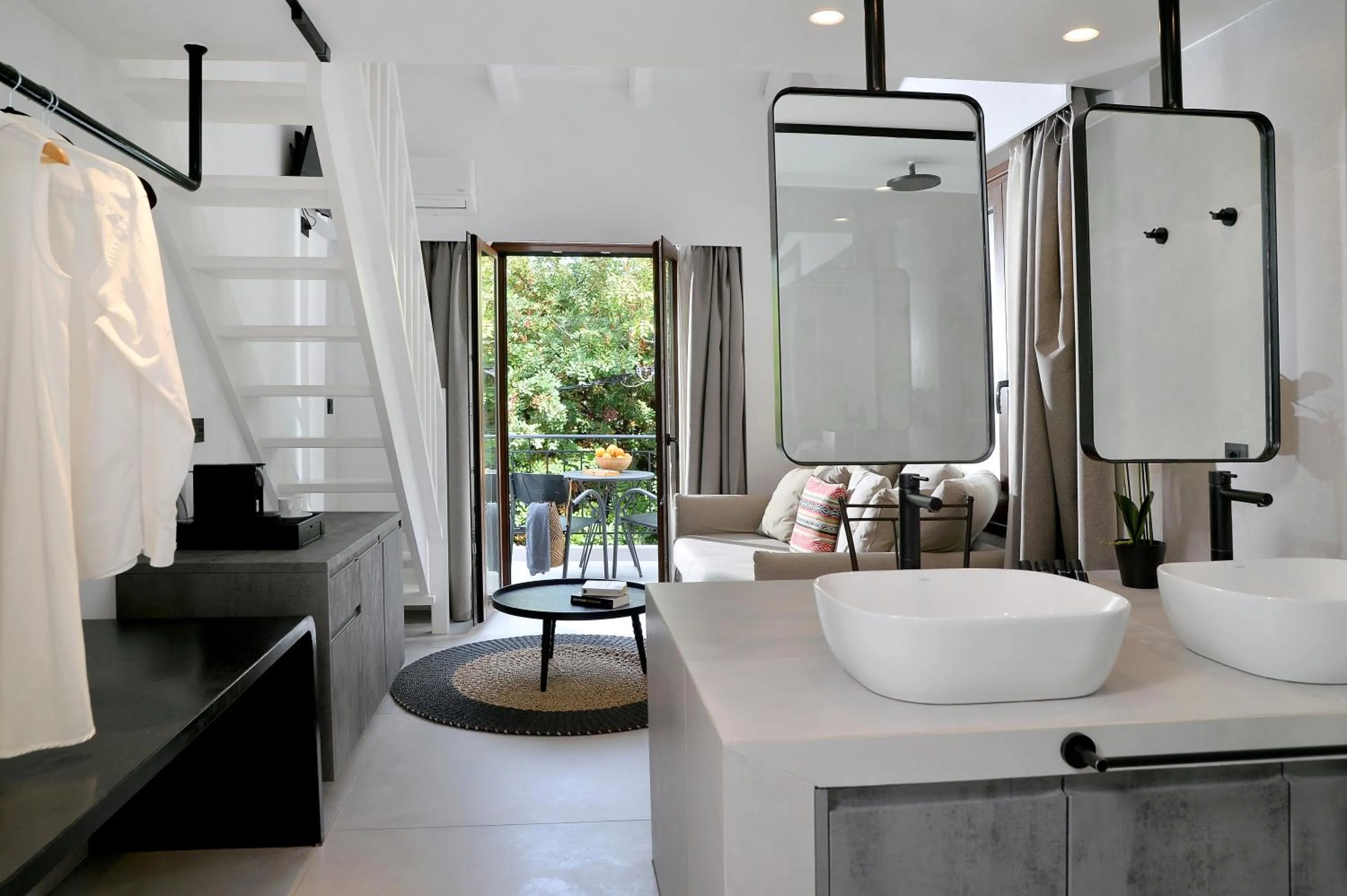 Living room in Yianna Hotel