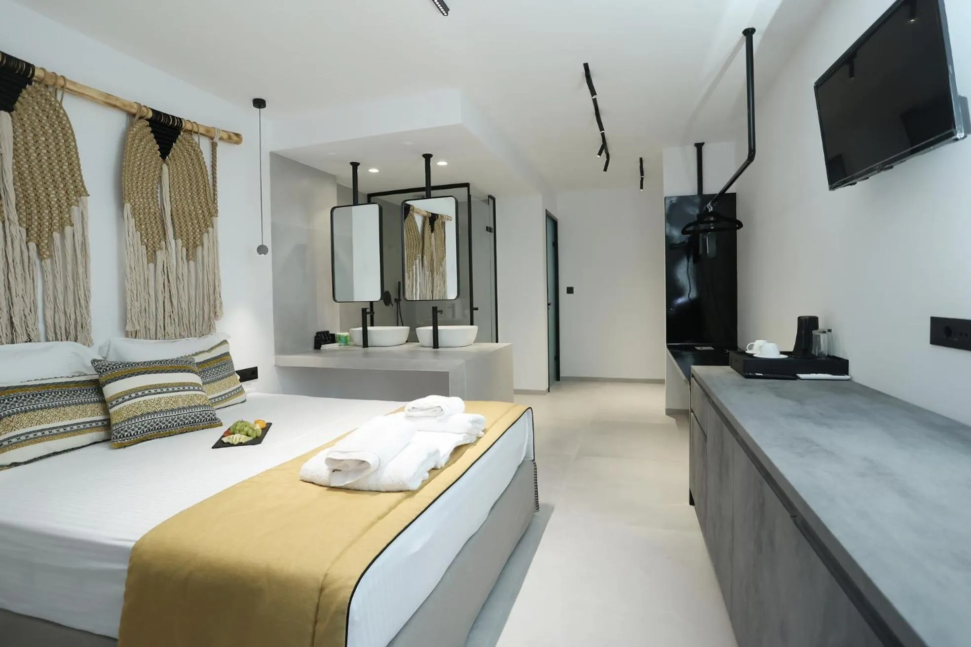 Coffee/tea facilities, Bed in Yianna Hotel