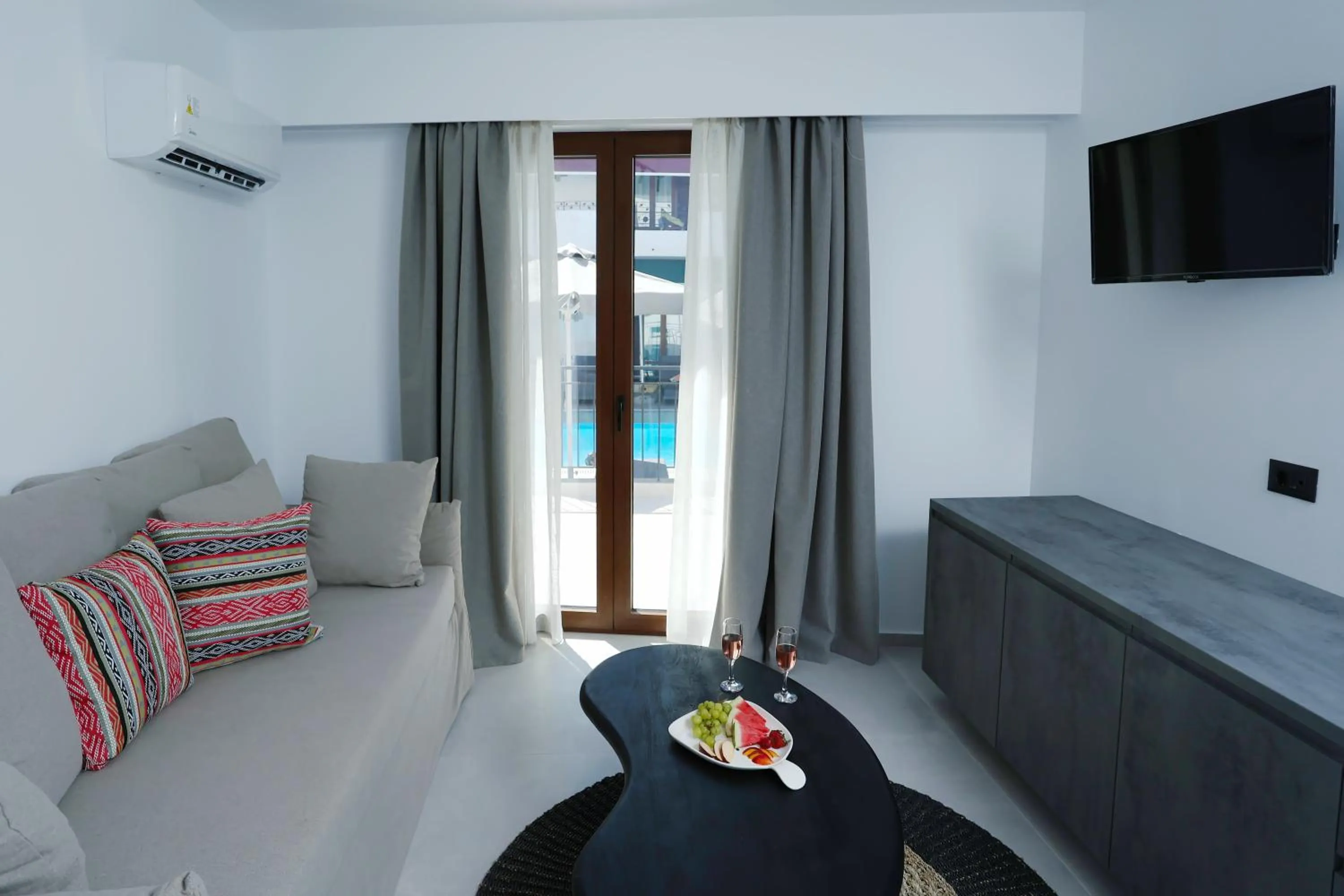 Living room in Yianna Hotel