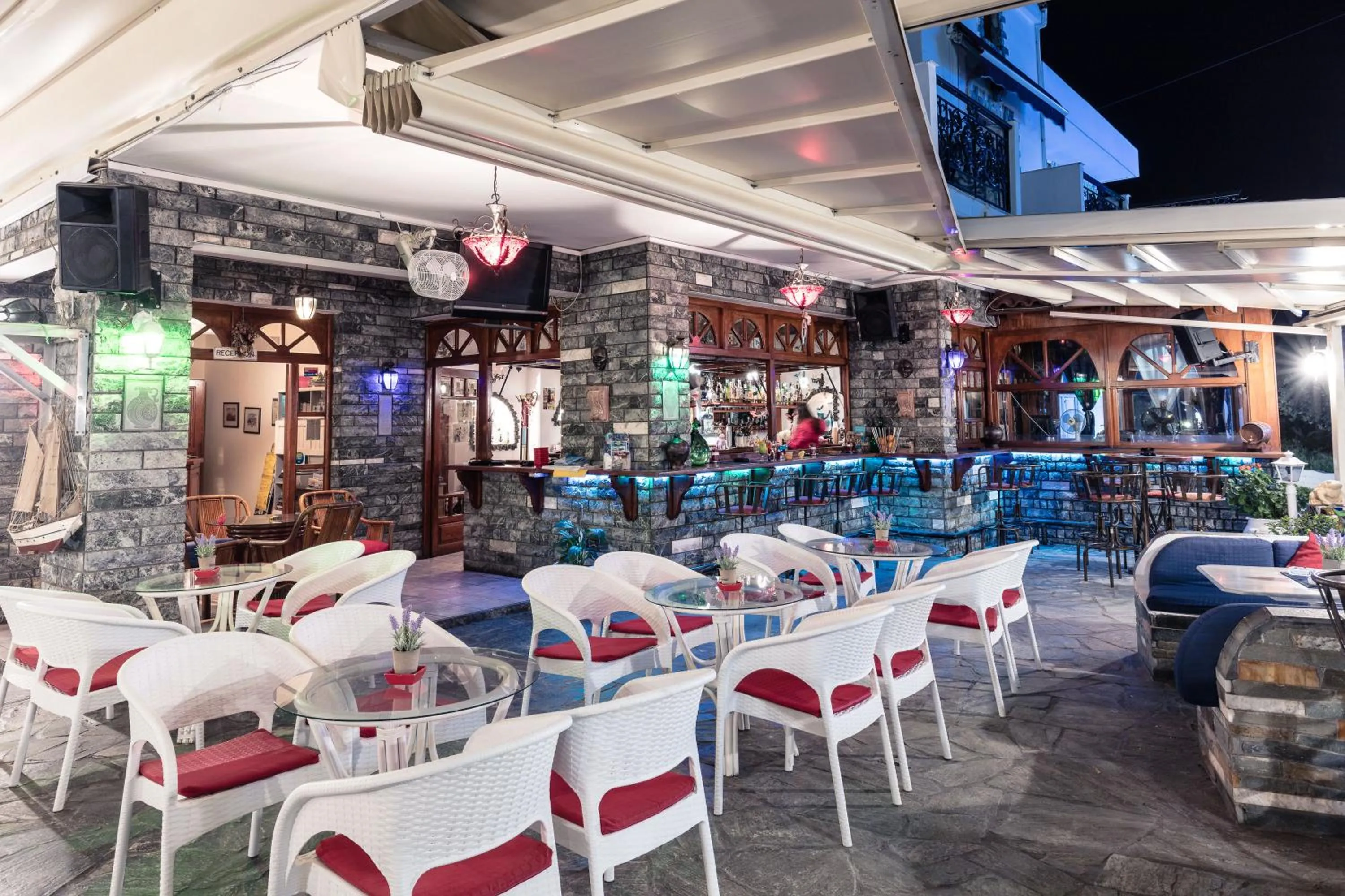 Living room in Yianna Hotel