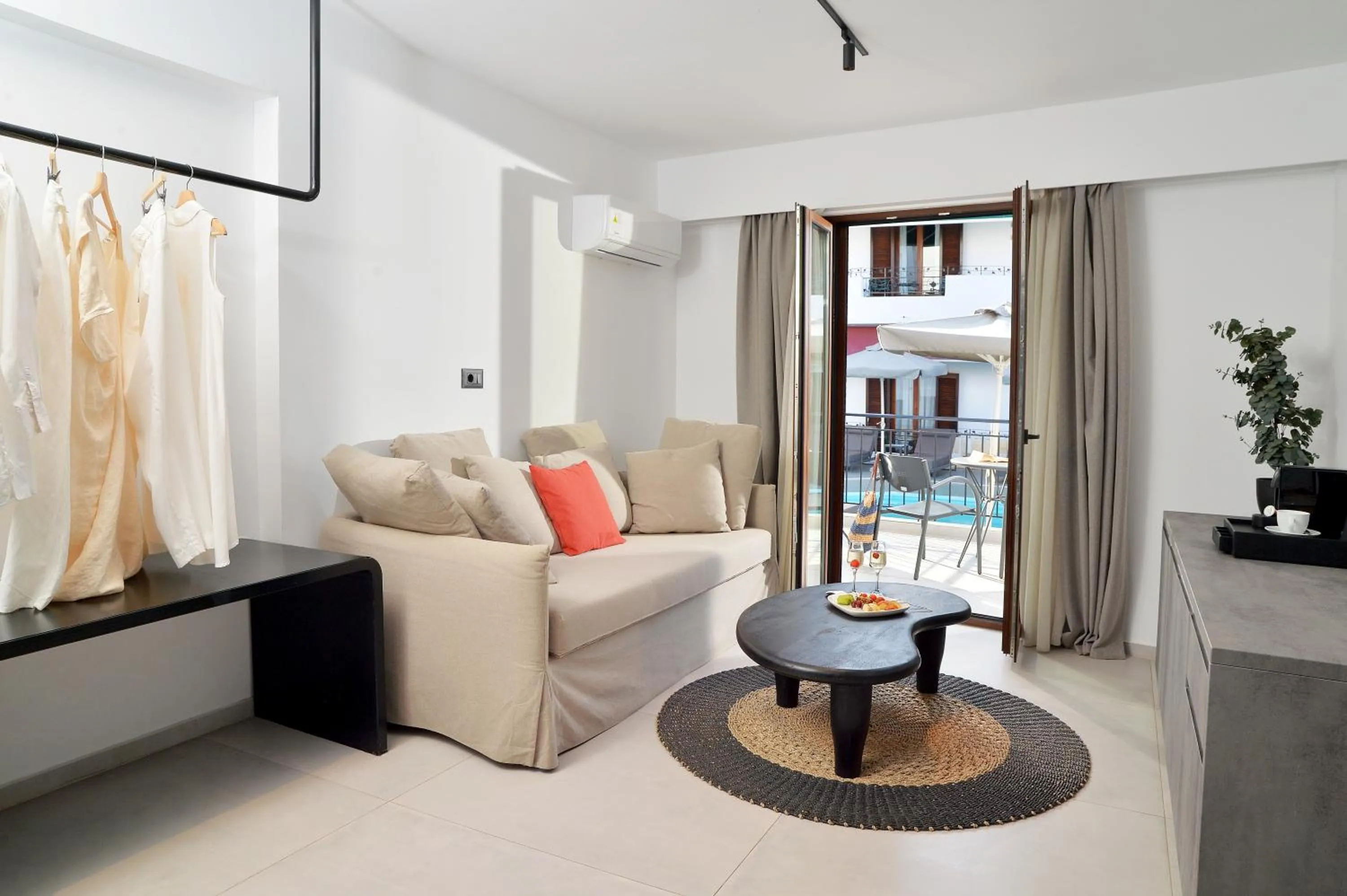 Living room in Yianna Hotel