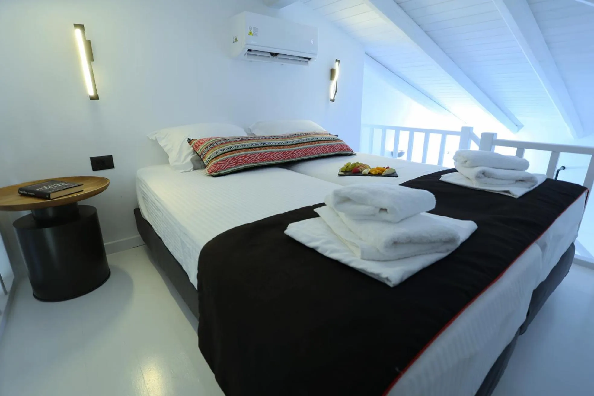 Photo of the whole room, Bed in Yianna Hotel