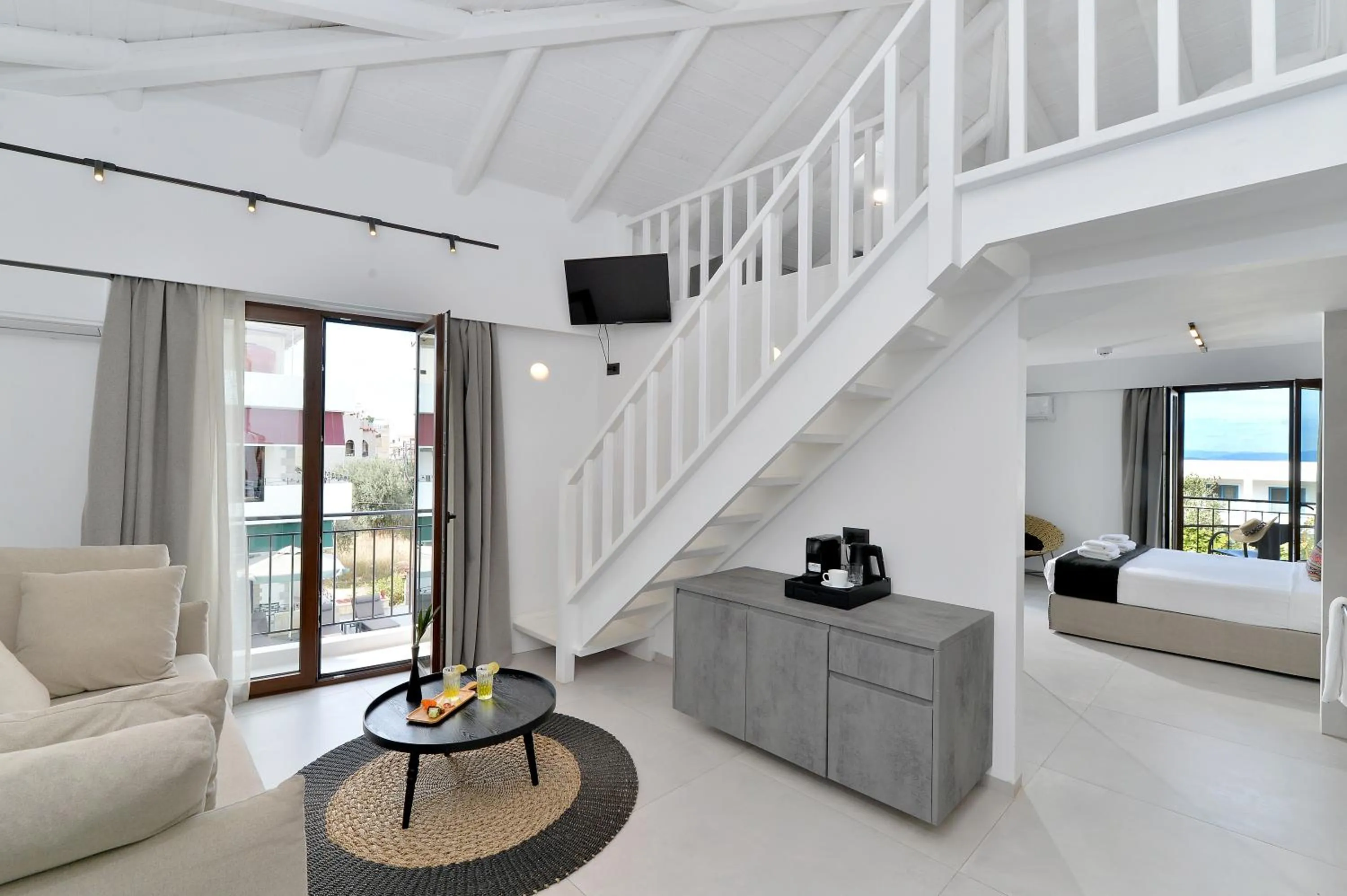 Living room in Yianna Hotel