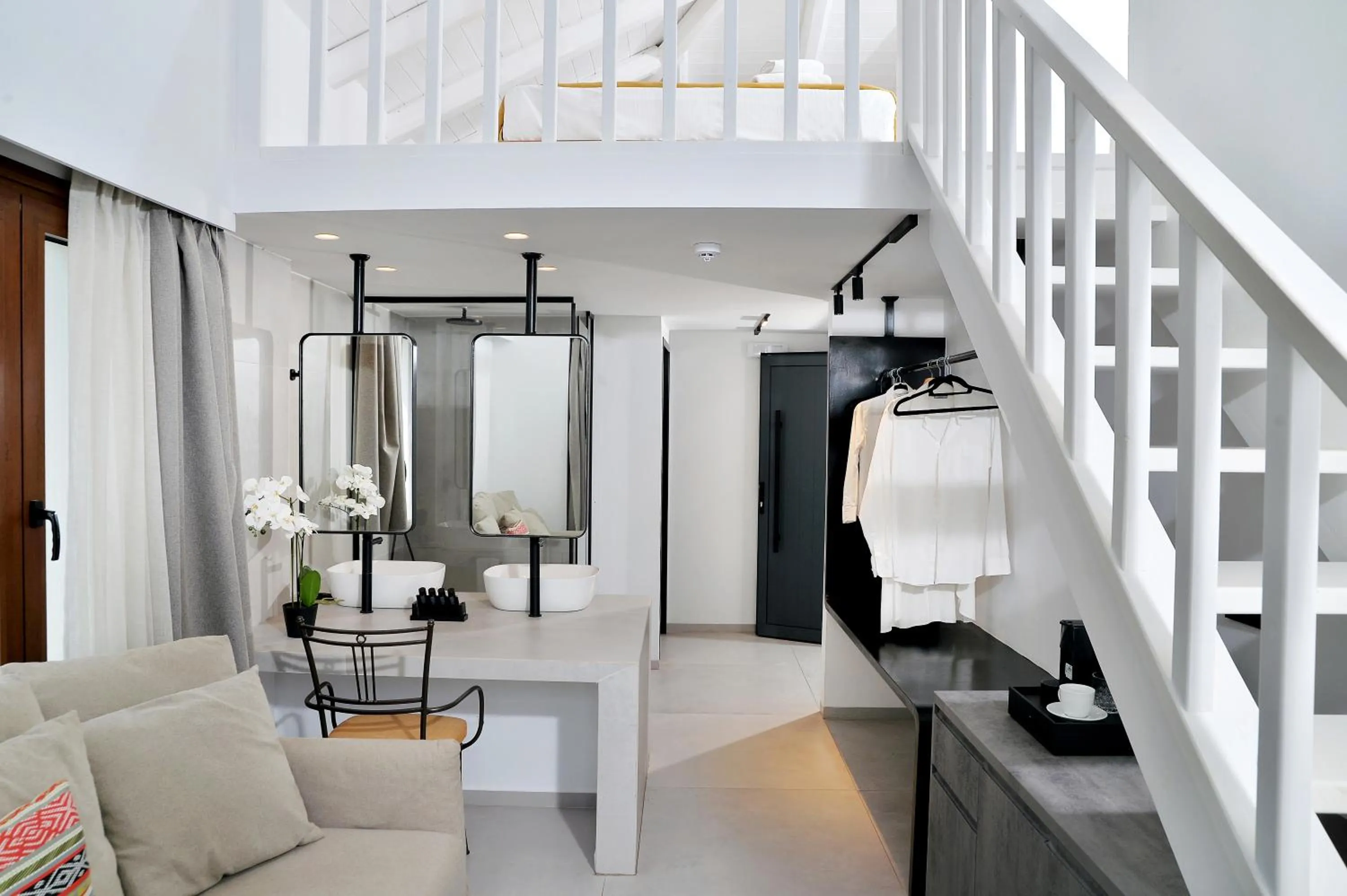 Living room in Yianna Hotel