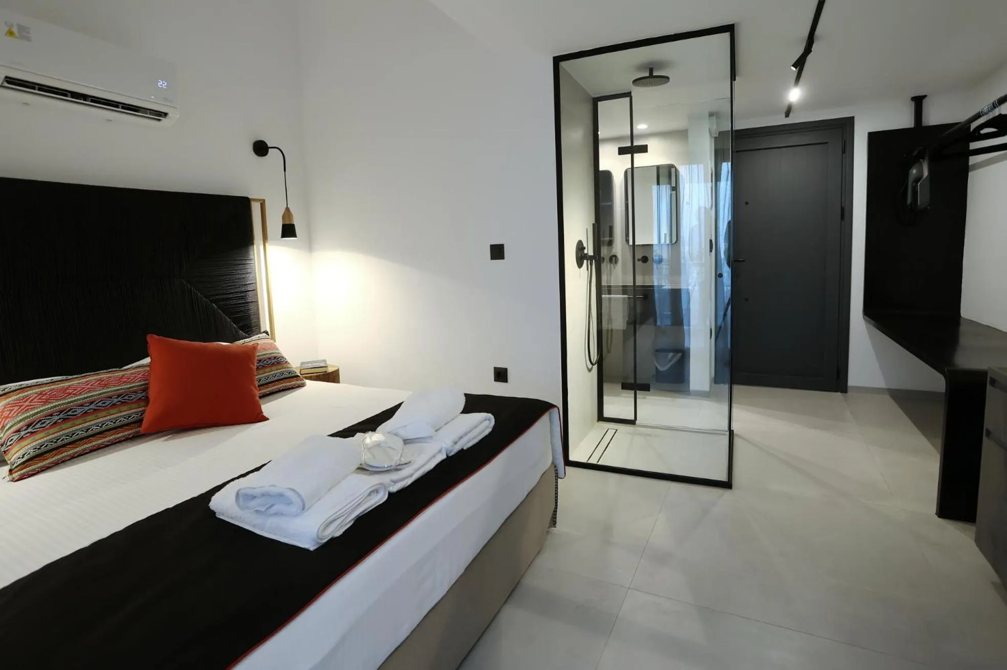 Bedroom, Bed in Yianna Hotel