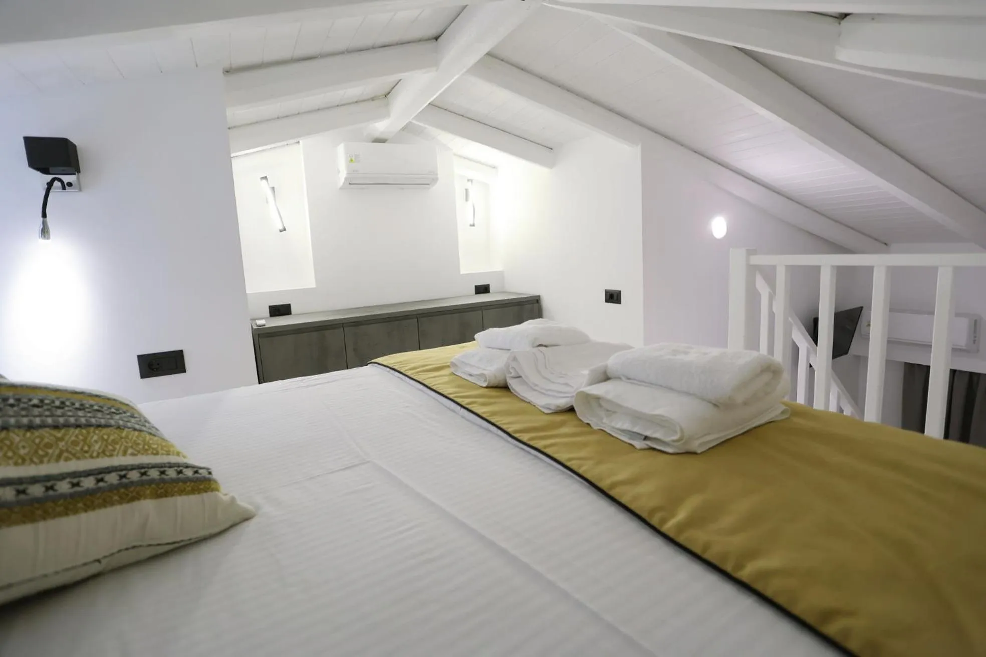 Bedroom, Bed in Yianna Hotel