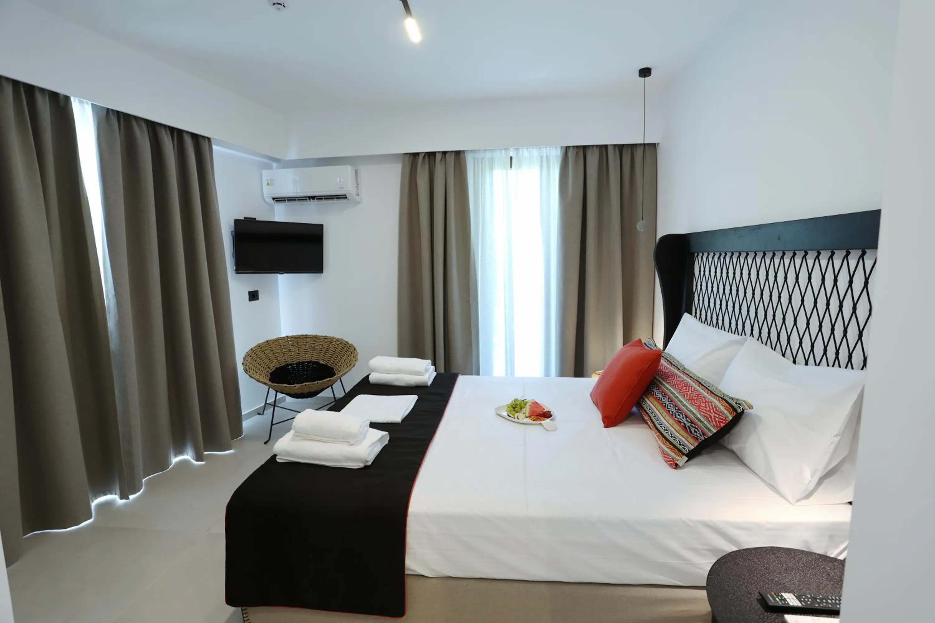TV and multimedia, Bed in Yianna Hotel