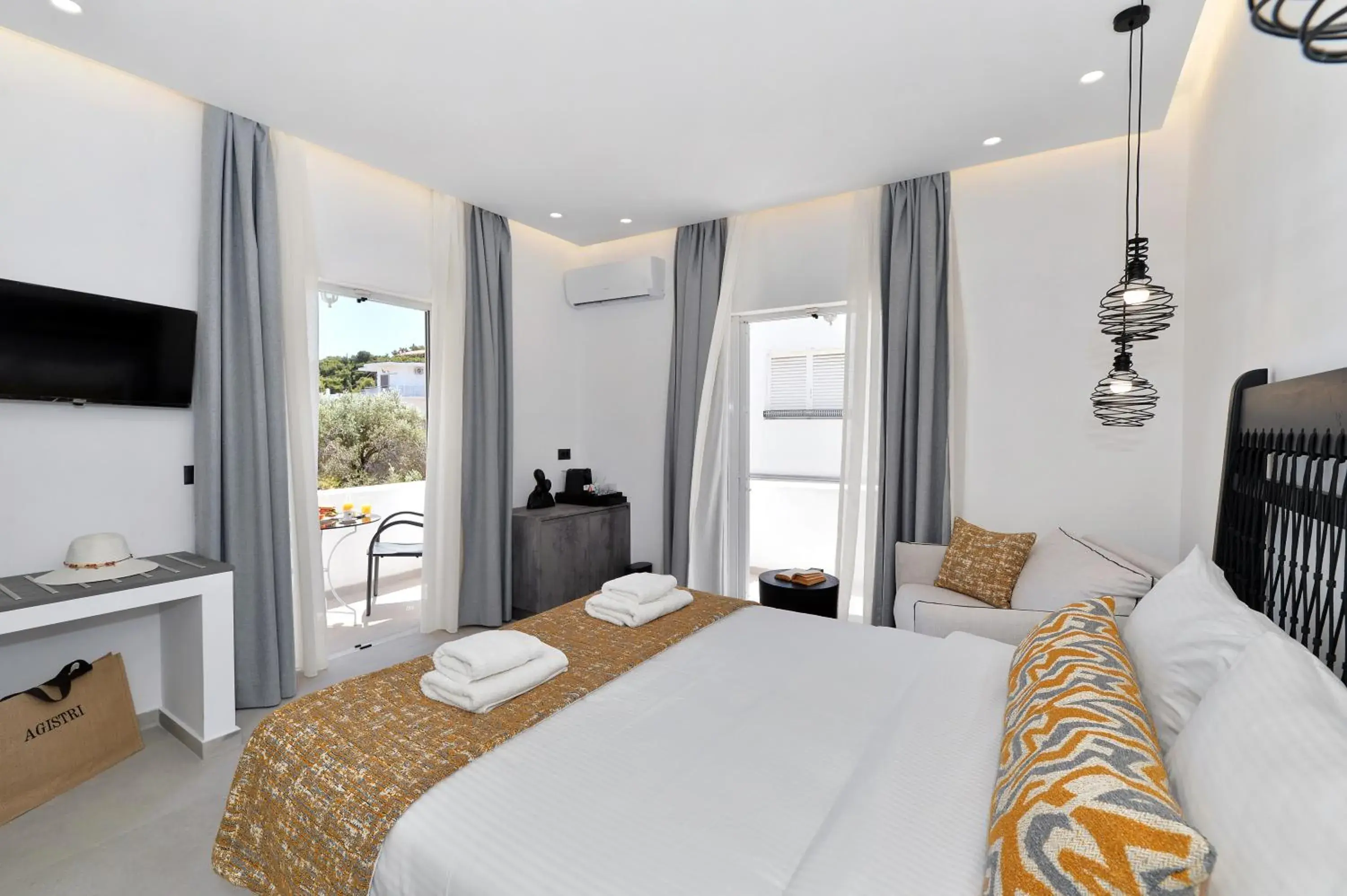 Bed in Yianna Hotel Bed in Yianna Hotel