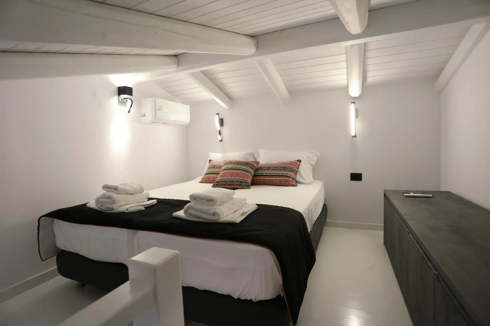 Photo of the whole room, Bed in Yianna Hotel