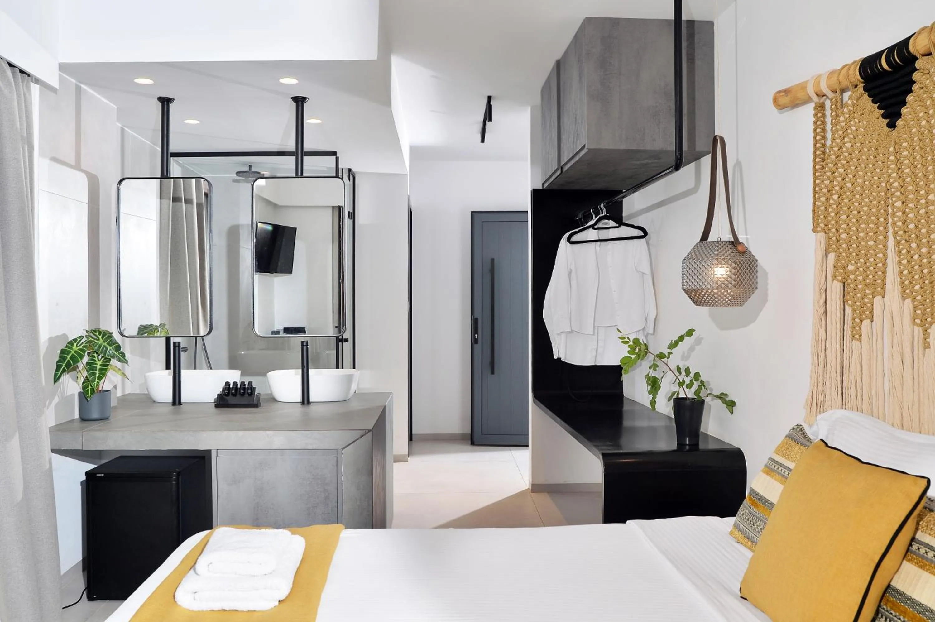 Photo of the whole room, Bed in Yianna Hotel