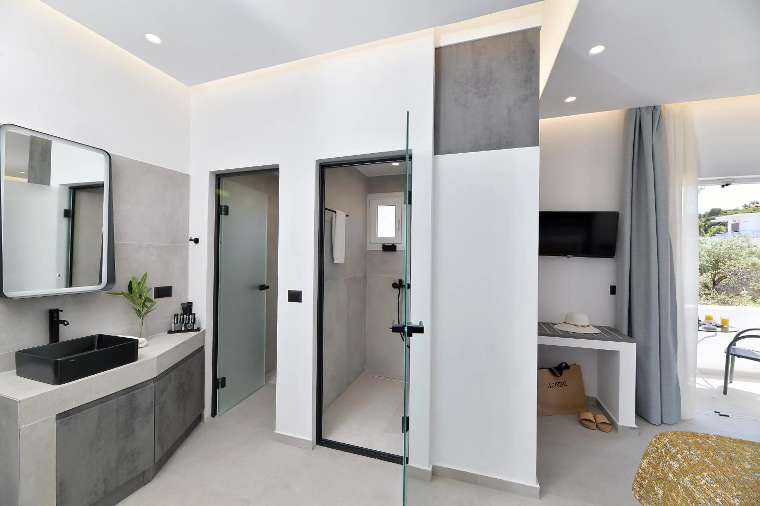 Shower in Yianna Hotel