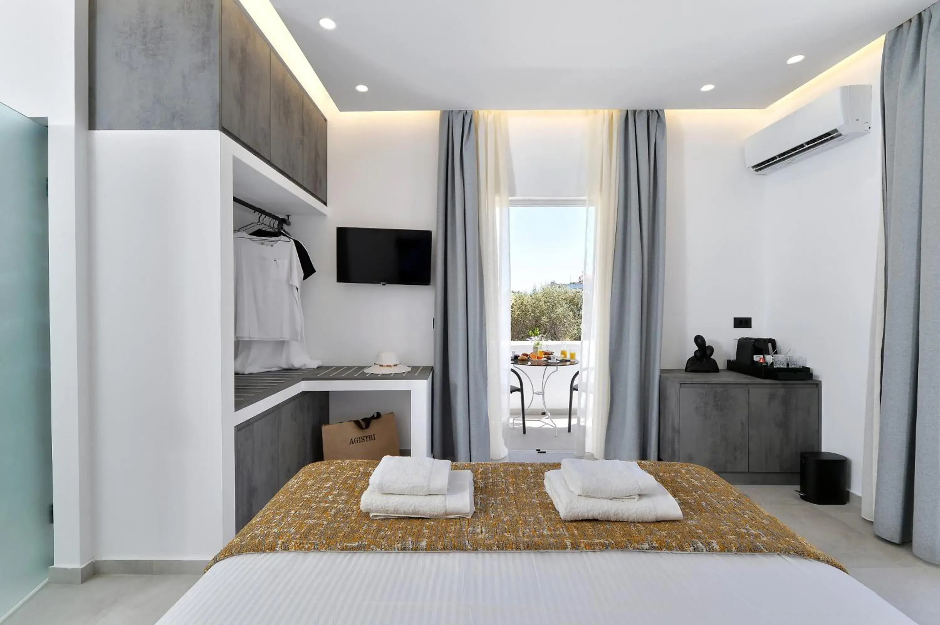 Bed in Yianna Hotel Bed in Yianna Hotel