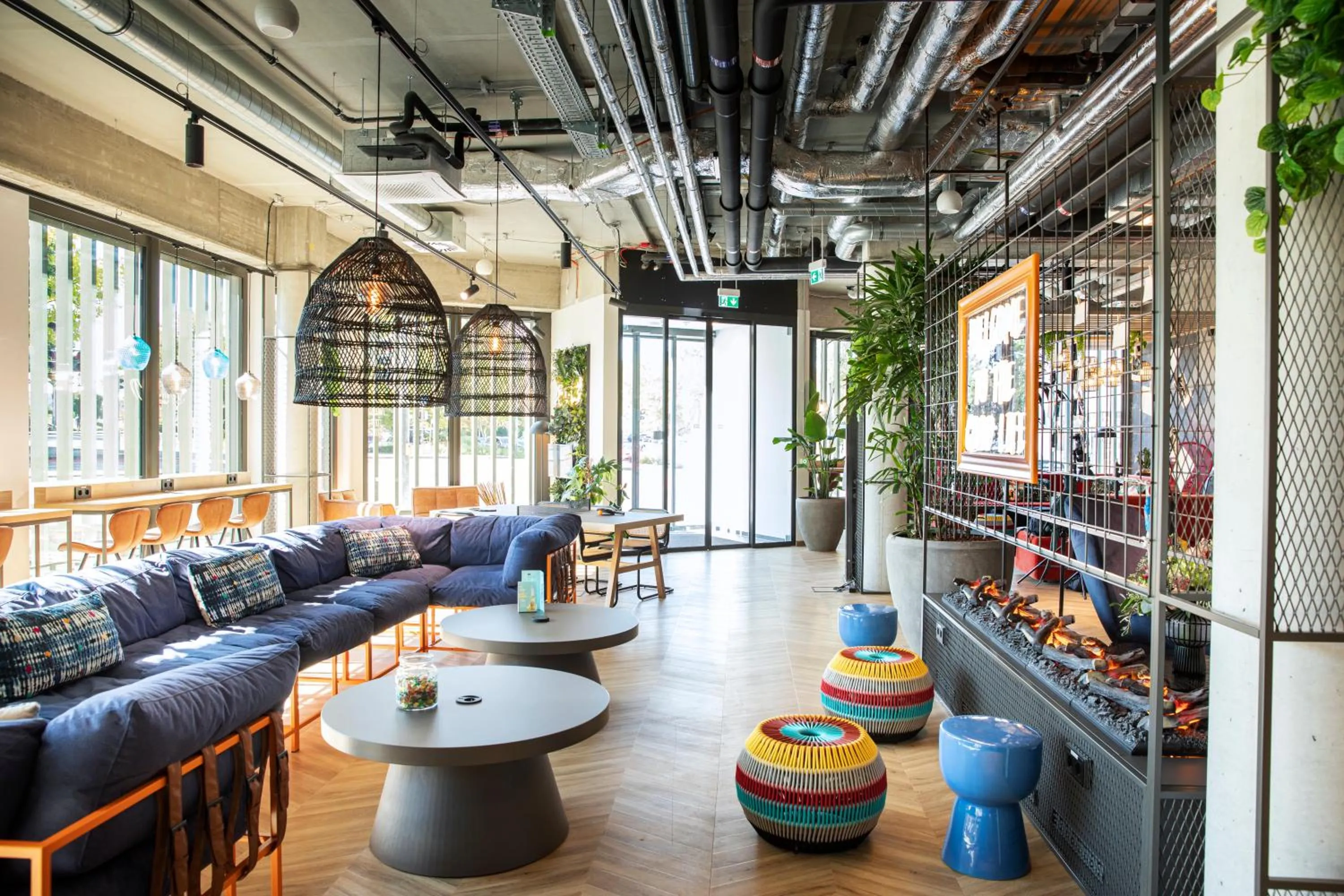 Lobby or reception in LOGINN Hotel Waiblingen