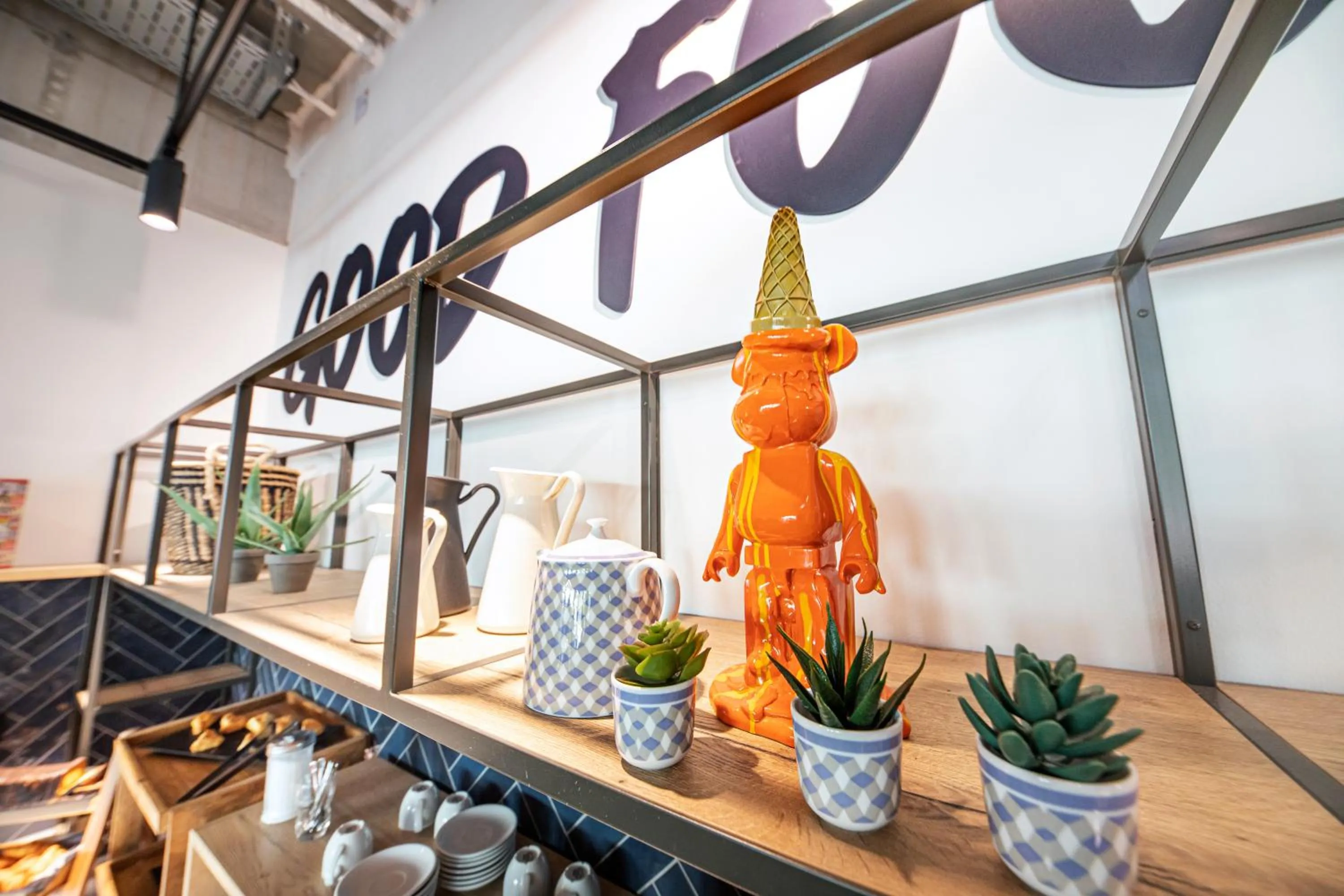 Lobby or reception in LOGINN Hotel Waiblingen